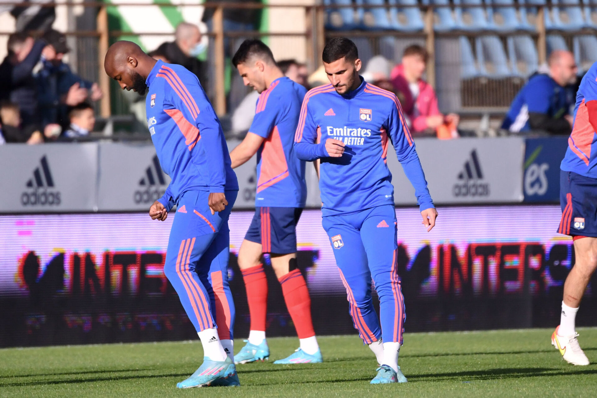OL : les joueurs à l'échauffement sur la pelouse de la Meinau (iconsport) OL : les joueurs à l'échauffement sur la pelouse de la Meinau (iconsport)