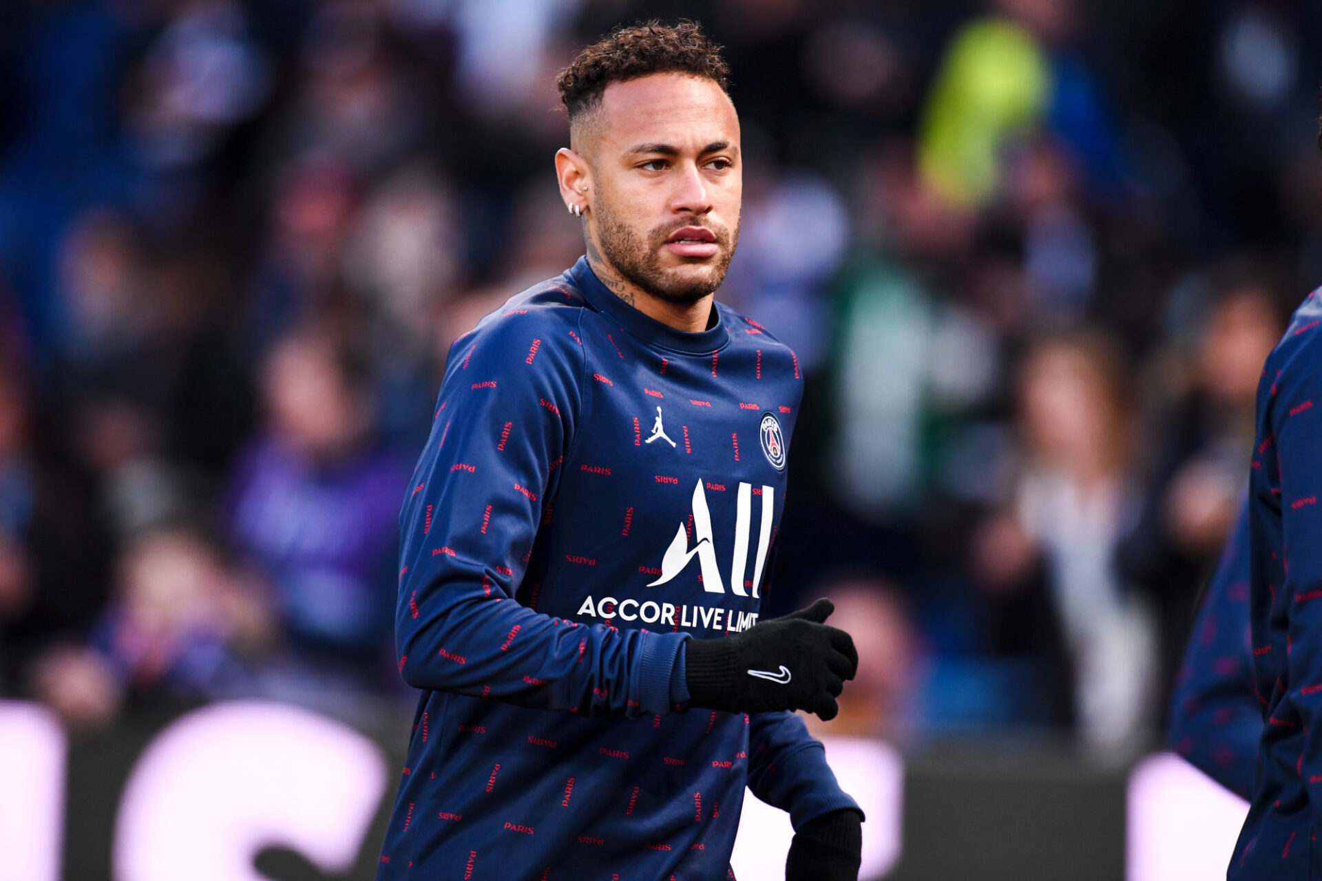 Les fans du PSG sont-ils trop durs avec Neymar ? (iconsport)
