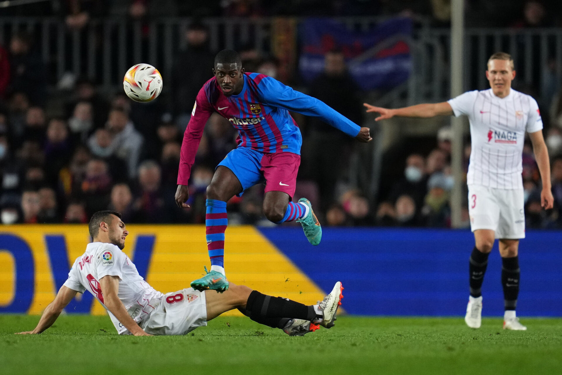 Passeur d&eacute;cisif sur le but de Pedri dimanche face &agrave; S&eacute;ville, Ousmane Demb&eacute;l&eacute; encha&icirc;ne avec le Bar&ccedil;a (iconsport)