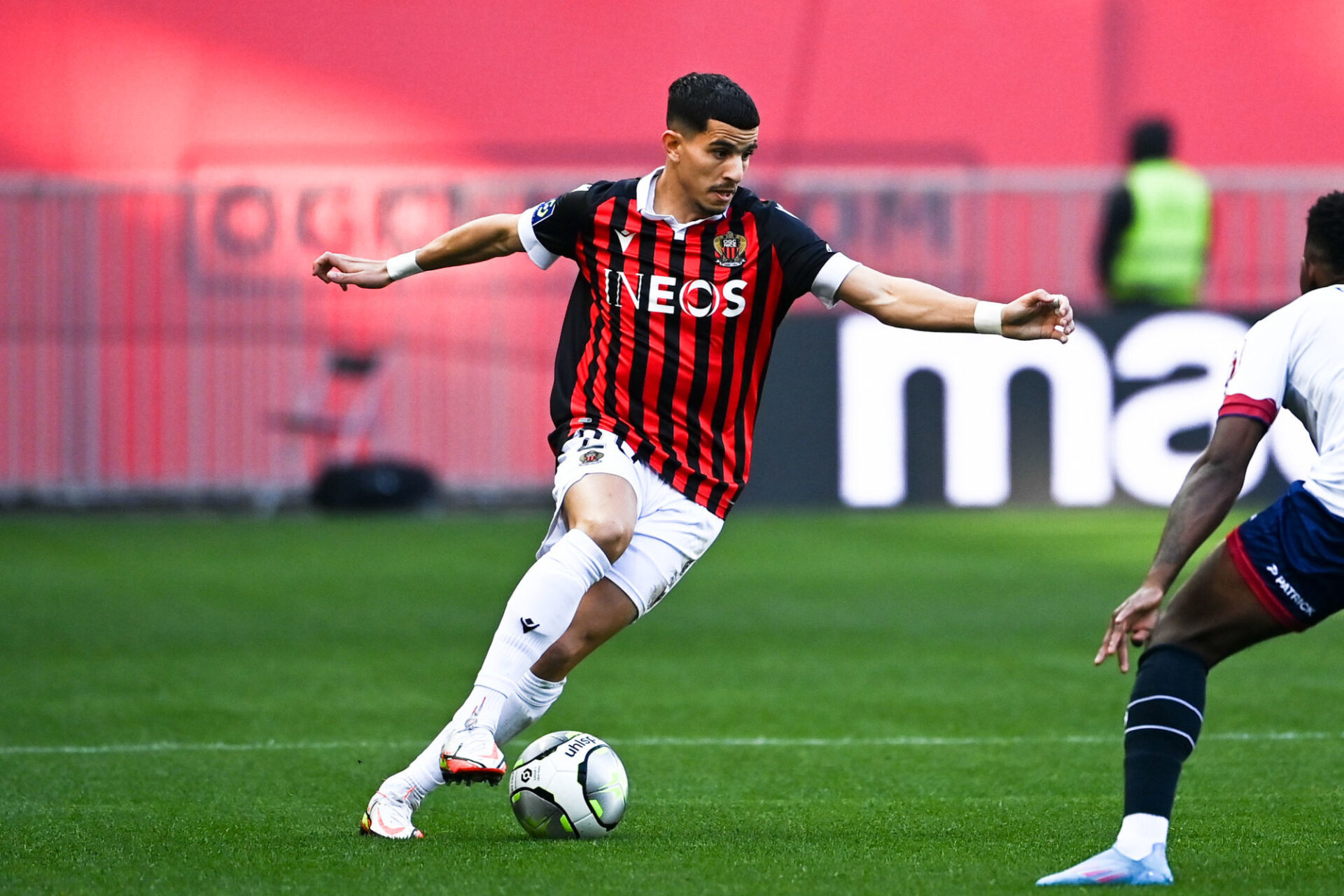 Une des 17 apparitions de Youcef Atal cette saison. (Icon Sport)