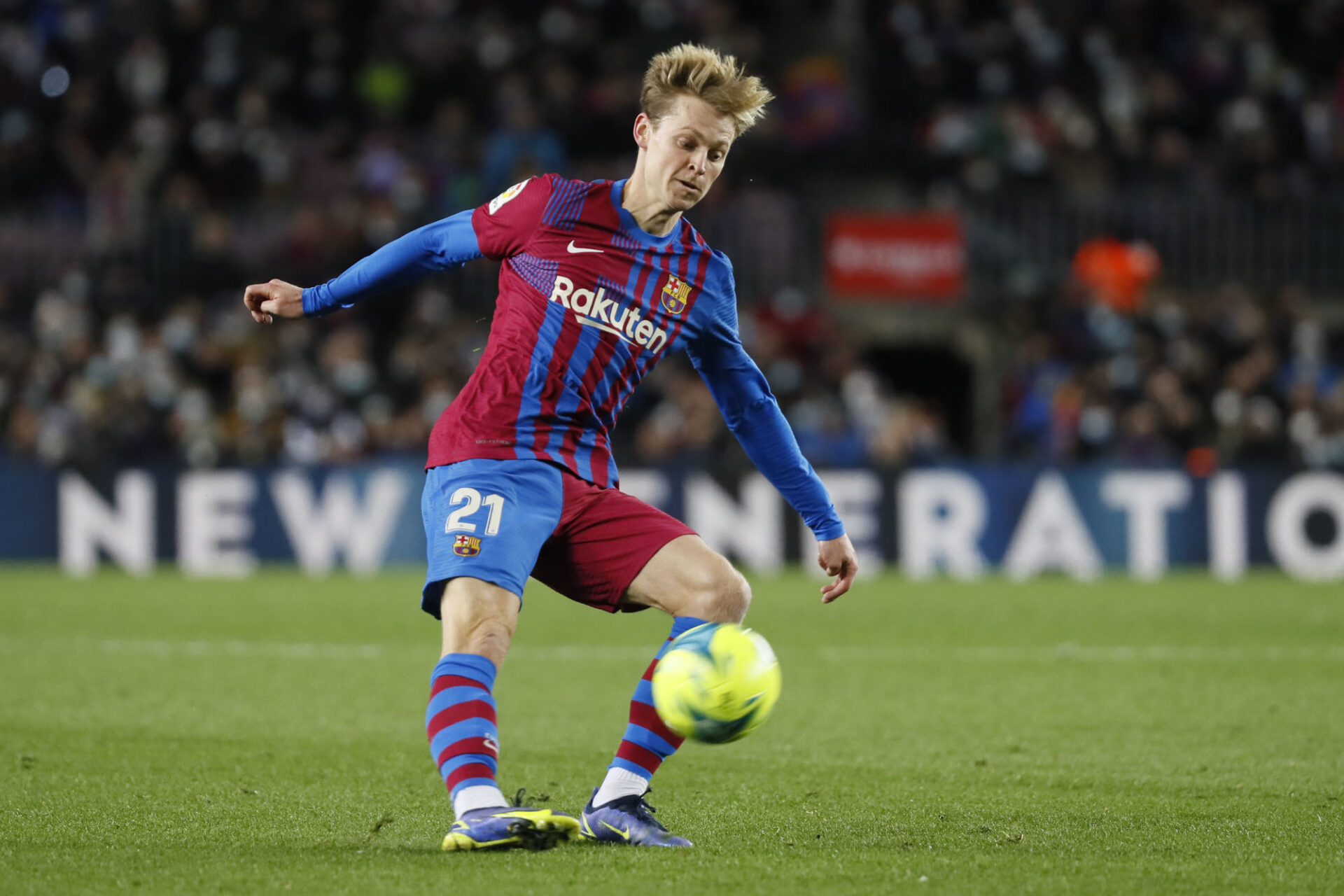 A Barcelone, les performances de Frenkie de Jong divisent. (Icon Sport)