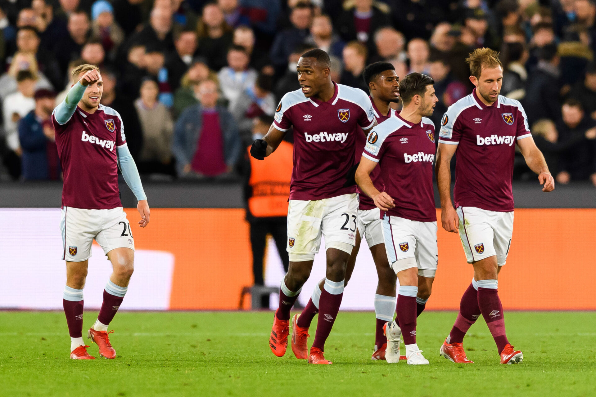 Issa Diop (au centre) a perdu sa place de titulaire avec West Ham. (Icon Sport)