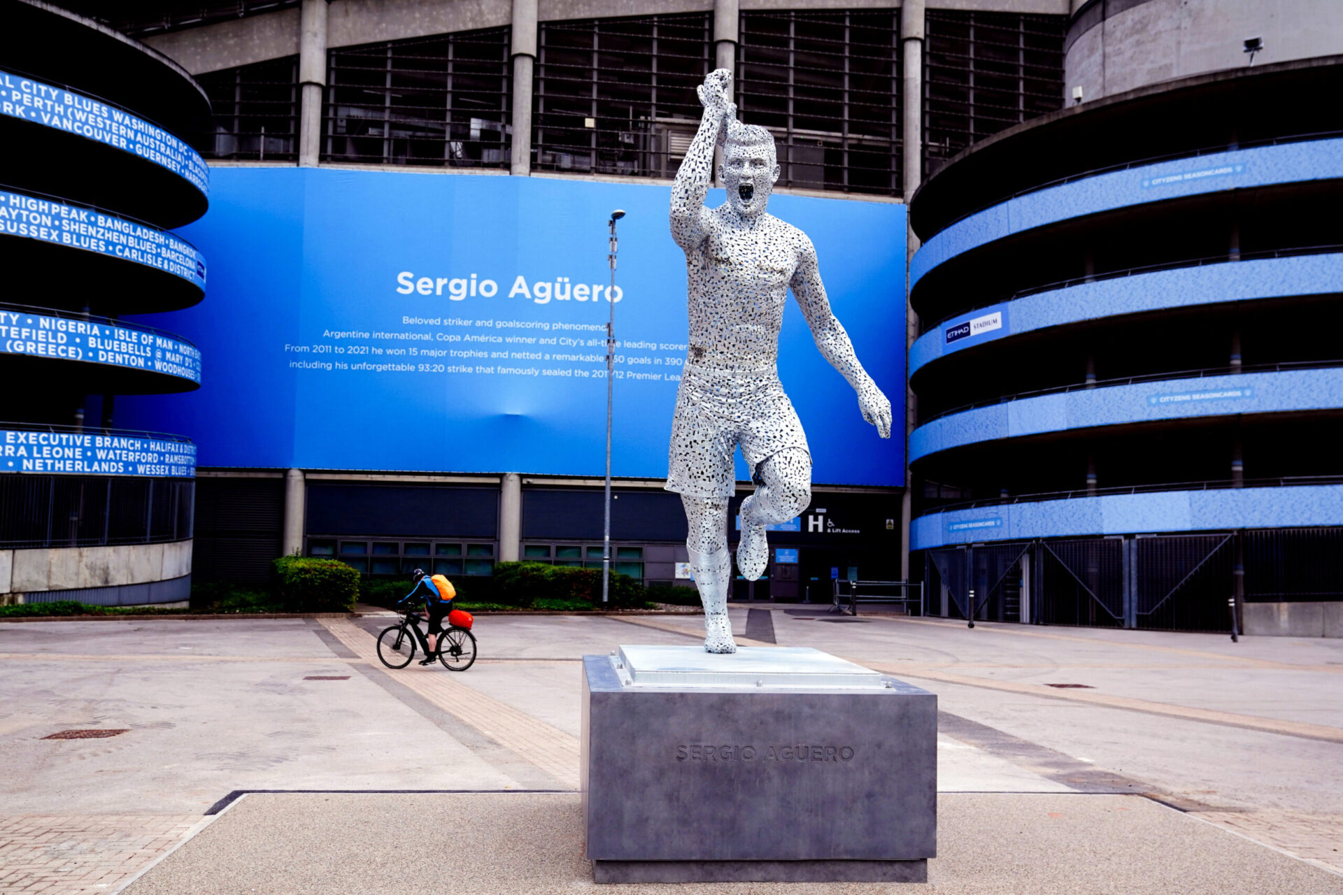 La statue de Sergio Agüero devant l'Etihad Stadium, en hommage à son but inscrit en 2012 contre QPR. Icon Sport La statue de Sergio Agüero devant l'Etihad Stadium, en hommage à son but inscrit en 2012 contre QPR. Icon Sport