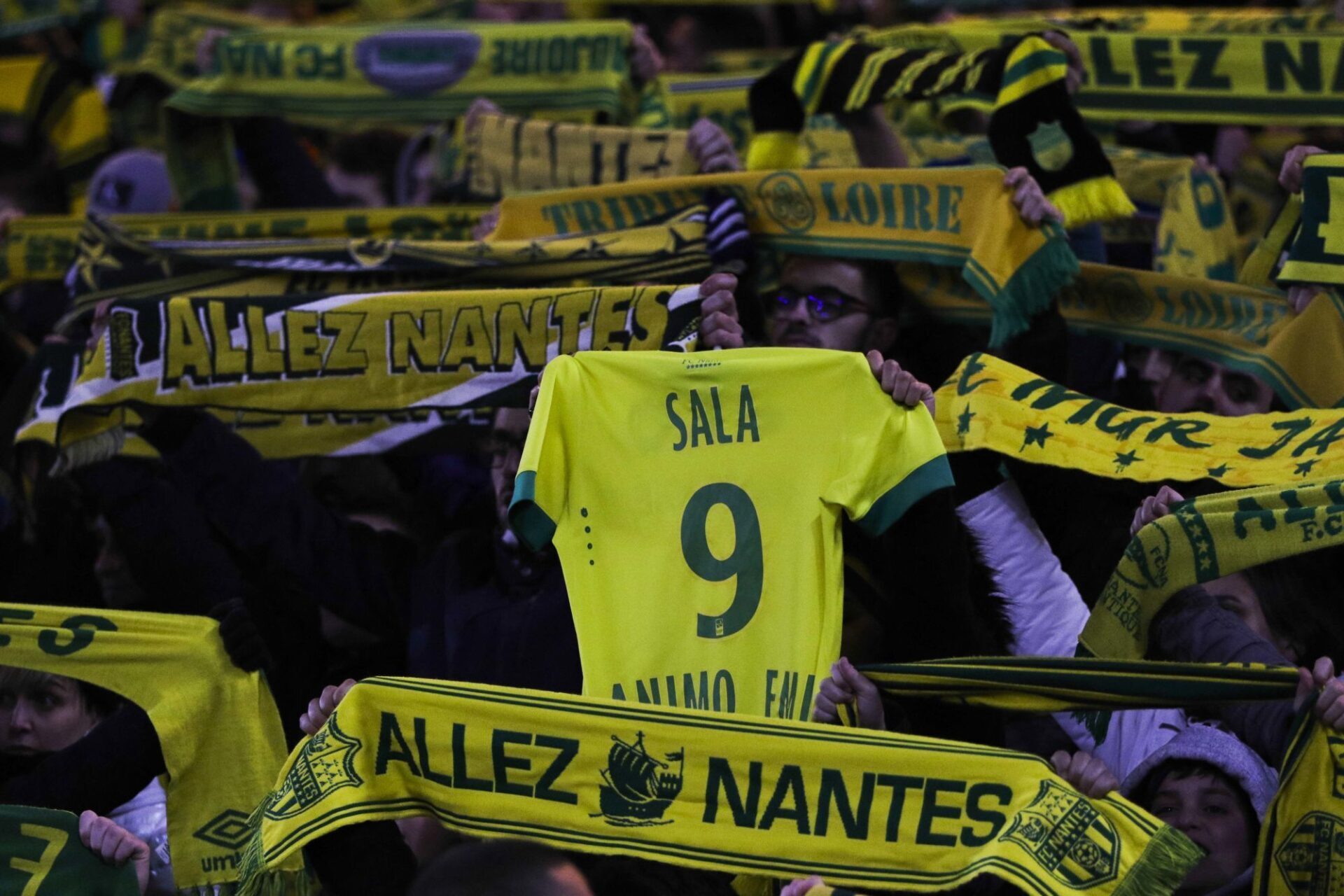 La Beaujoire rend hommage &agrave; Emiliano Sala &agrave; la 9&egrave;me minute. (Icon Sport)