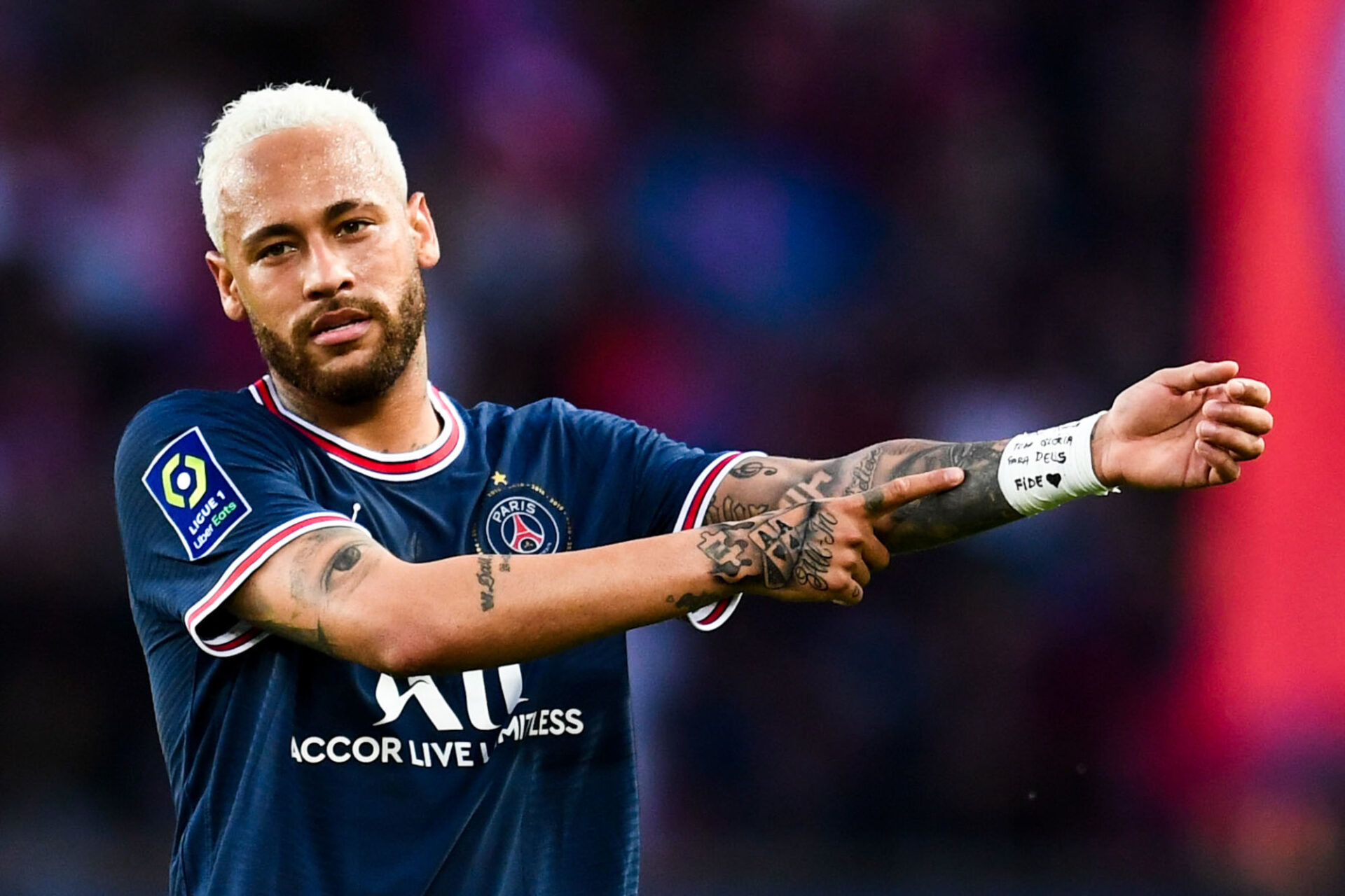 Mercato : Neymar clame haut et fort son envie de rester au PSG ! (iconsport)