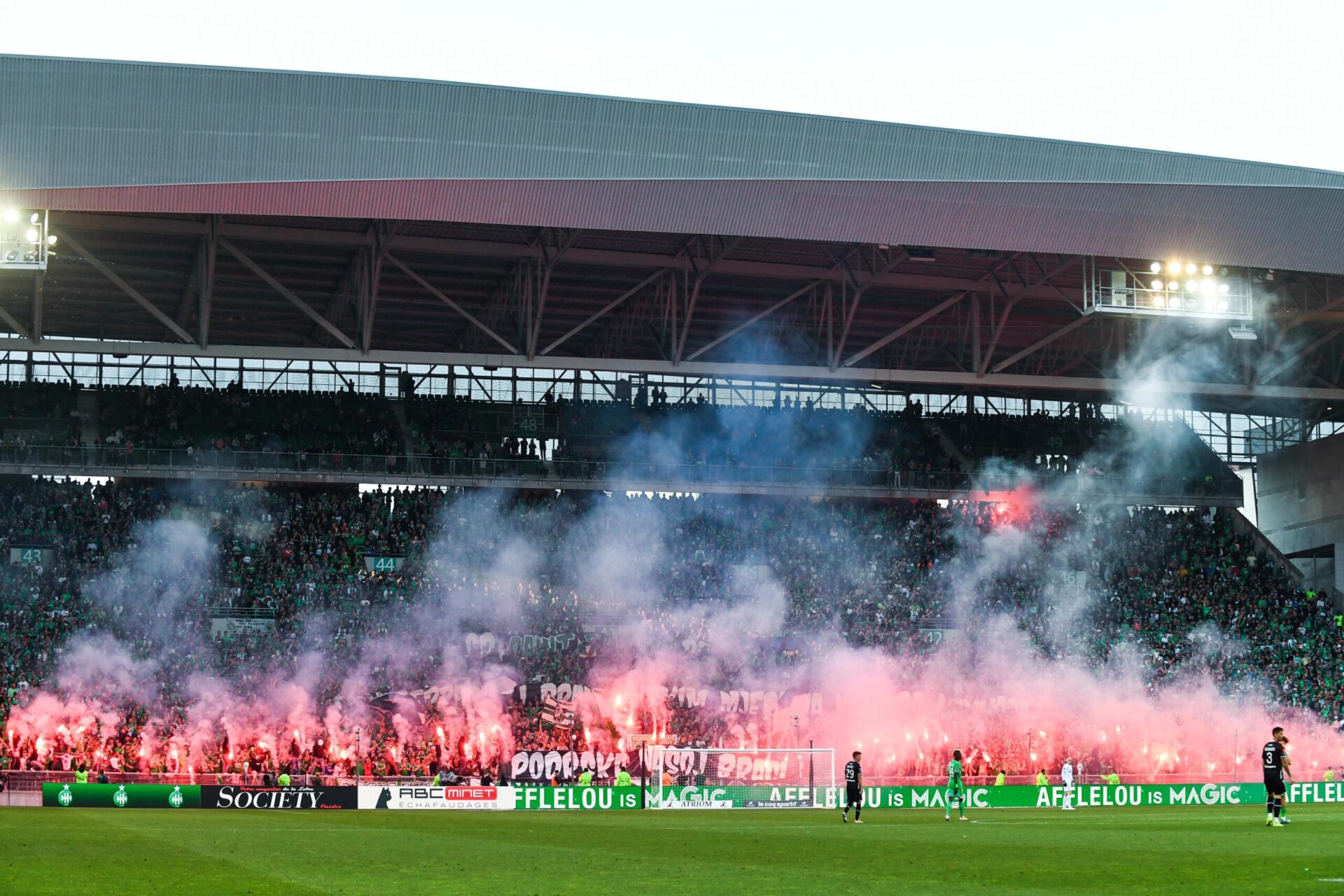 Les tribunes de l'ASSE seront vides pour les débuts du club en Ligue 2 (Iconsport) Les tribunes de l'ASSE seront vides pour les débuts du club en Ligue 2 (Iconsport)