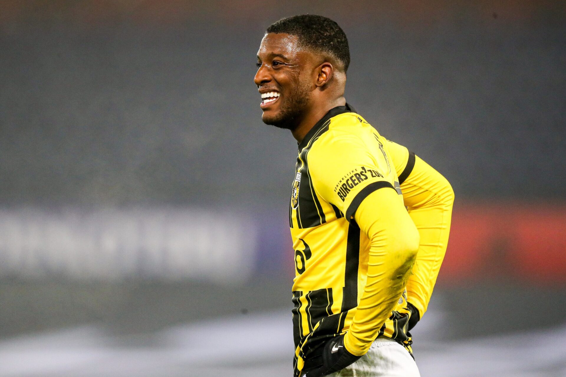 Riechedly Bazoer avec le maillot du Vitesse Arnheim (Icon Sport) Riechedly Bazoer avec le maillot du Vitesse Arnheim (Icon Sport)