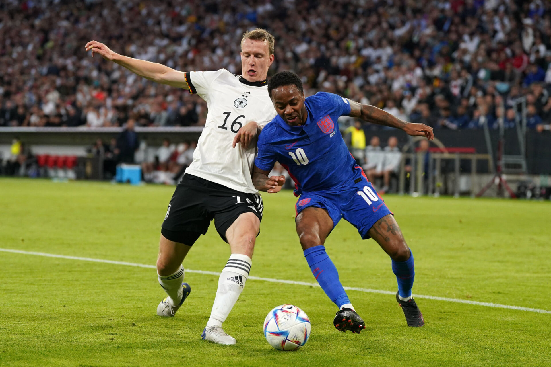 C'est du 50-50 entre l'Allemagne et l'Angleterre de Raheem Sterling (iconsport)