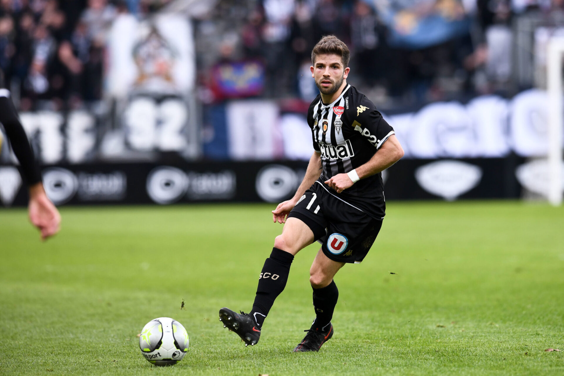Après deux ans passés à Angers, Jimmy Cabot a signé pour quatre saisons à Lens (iconsport) Après deux ans passés à Angers, Jimmy Cabot a signé pour quatre saisons à Lens (iconsport)