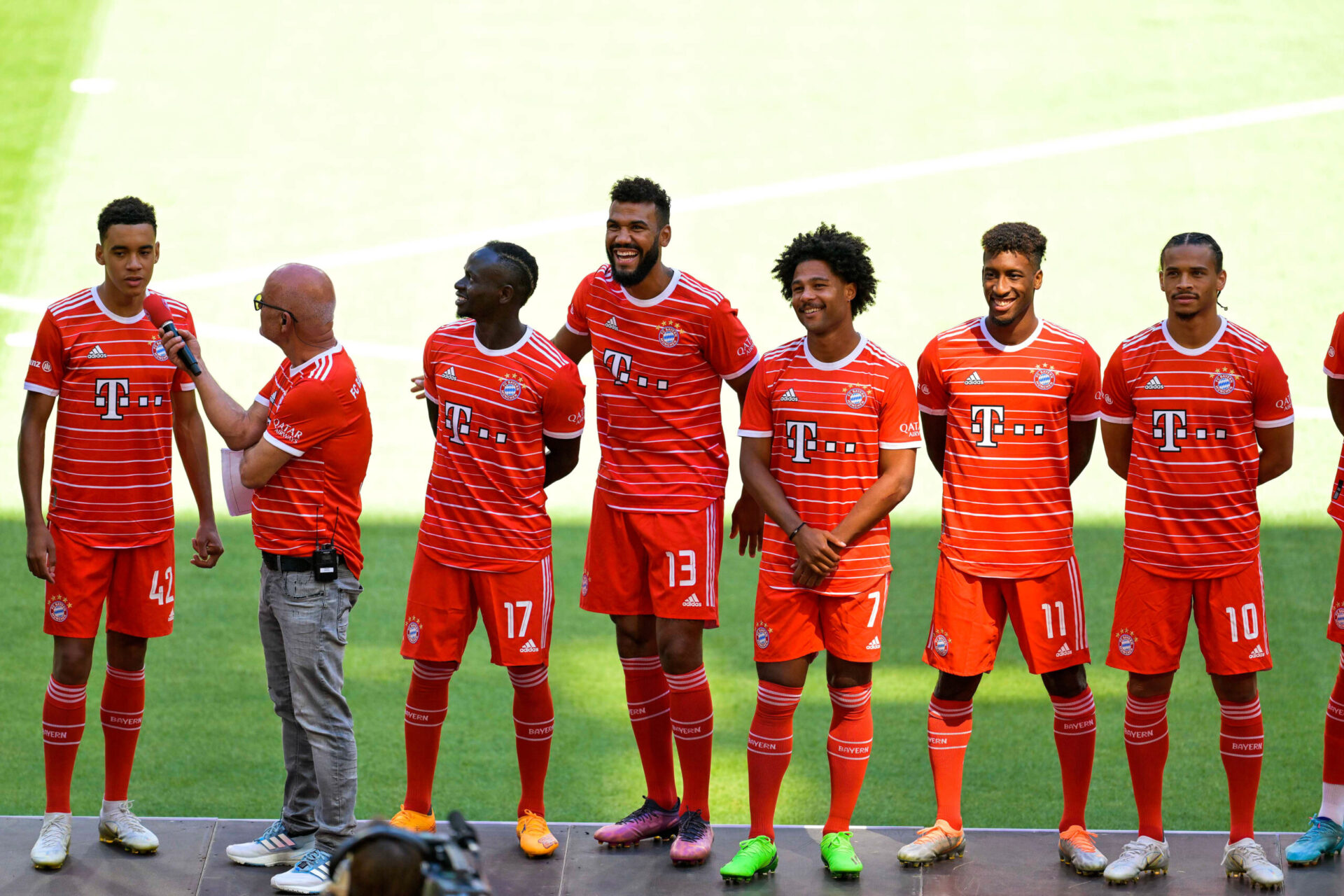 Musiala, Man&eacute;, Choupo-Moting,  Gnabry, Coman et San&eacute; lors de la pr&eacute;sentation du Bayern Munich - Icon Sport
