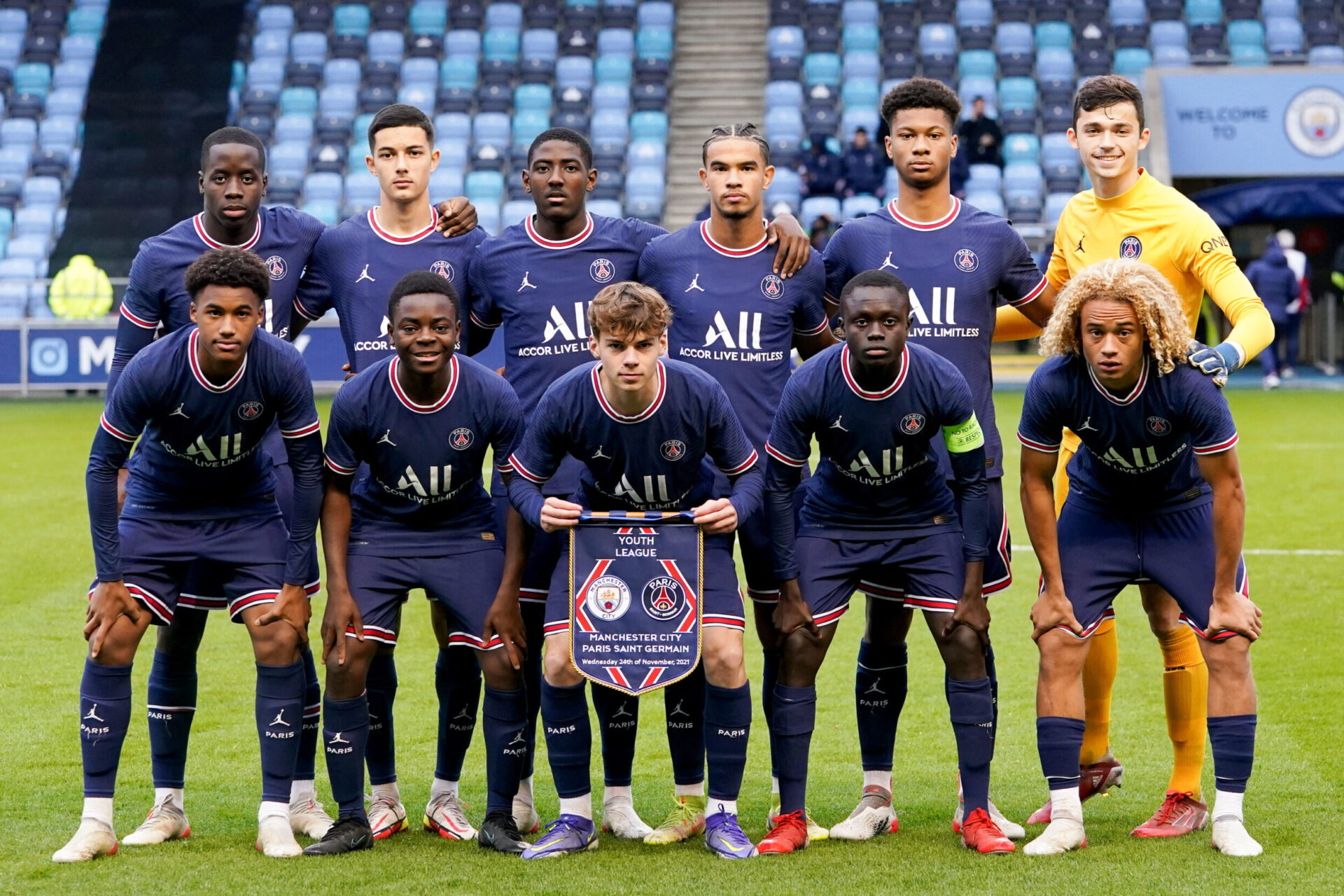 Wilson Odobert avec le groupe U19 du PSG (Icon Sport) Wilson Odobert avec le groupe U19 du PSG (Icon Sport)