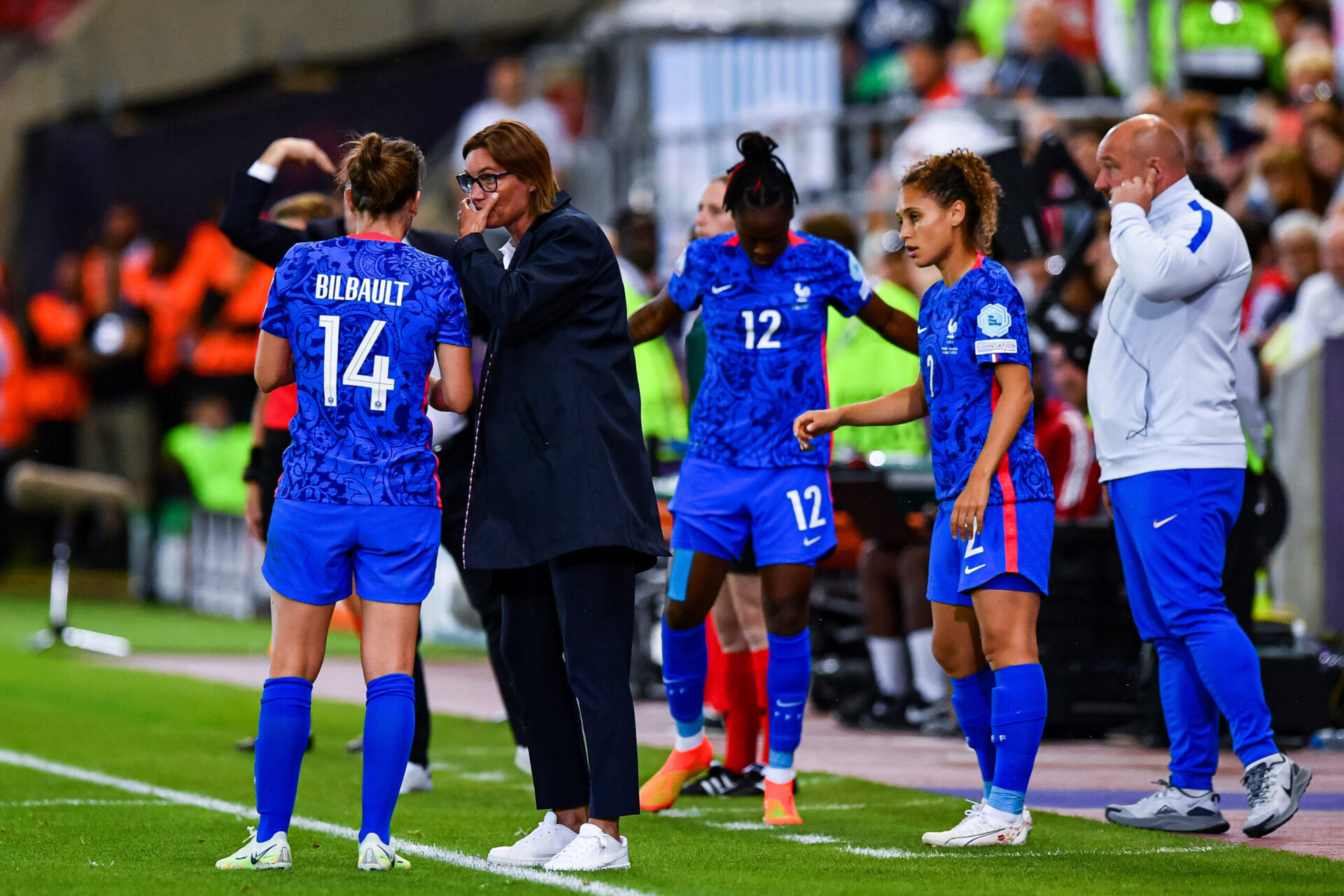 Corinne Diacre, s&eacute;lectionneuse de l'&eacute;quipe de France, aux c&ocirc;t&eacute;s de Charlotte Bilbault. Icon Sport