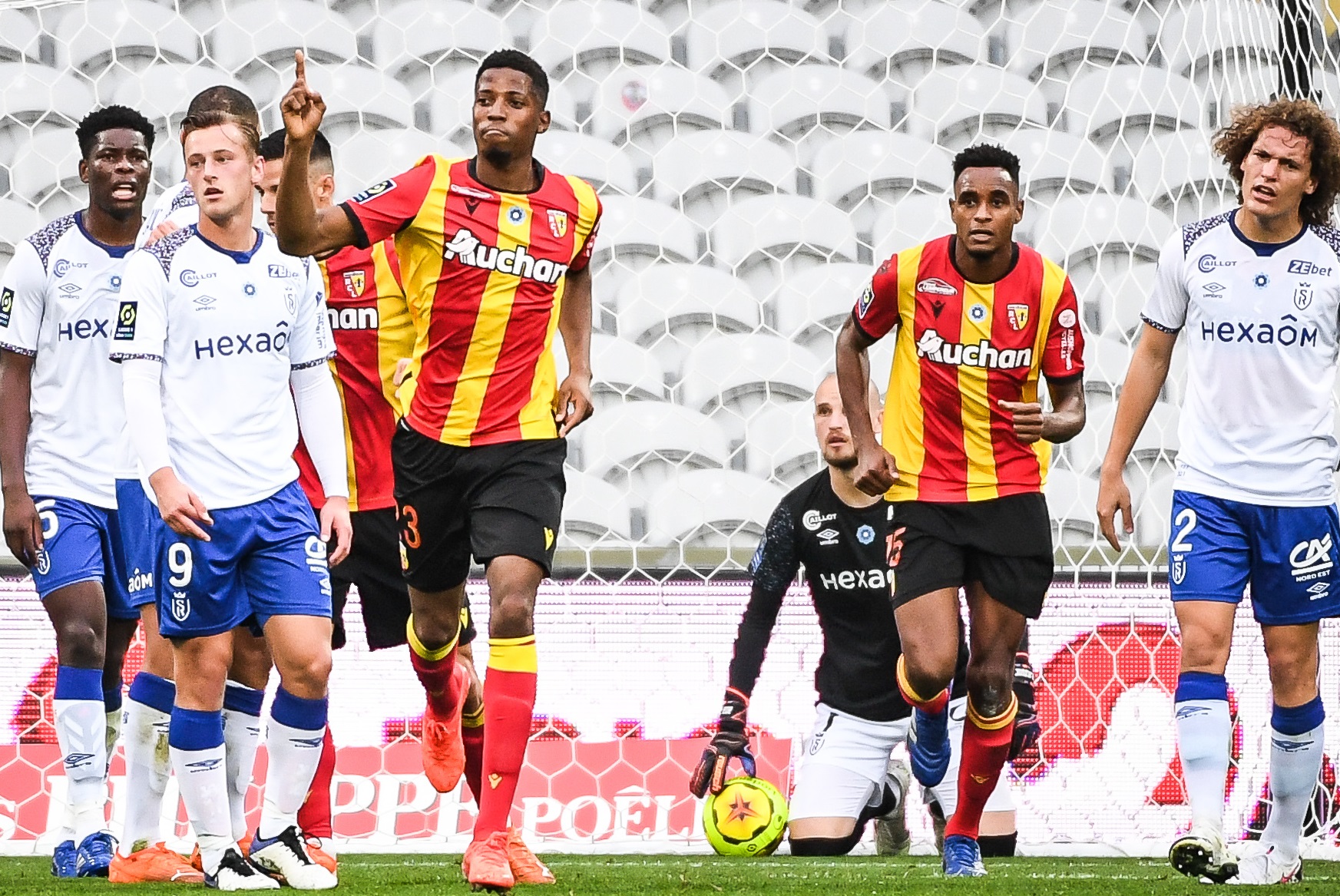 Openda a signé pour cinq saisons à Lens (rclens.fr) Openda a signé pour cinq saisons à Lens (rclens.fr)