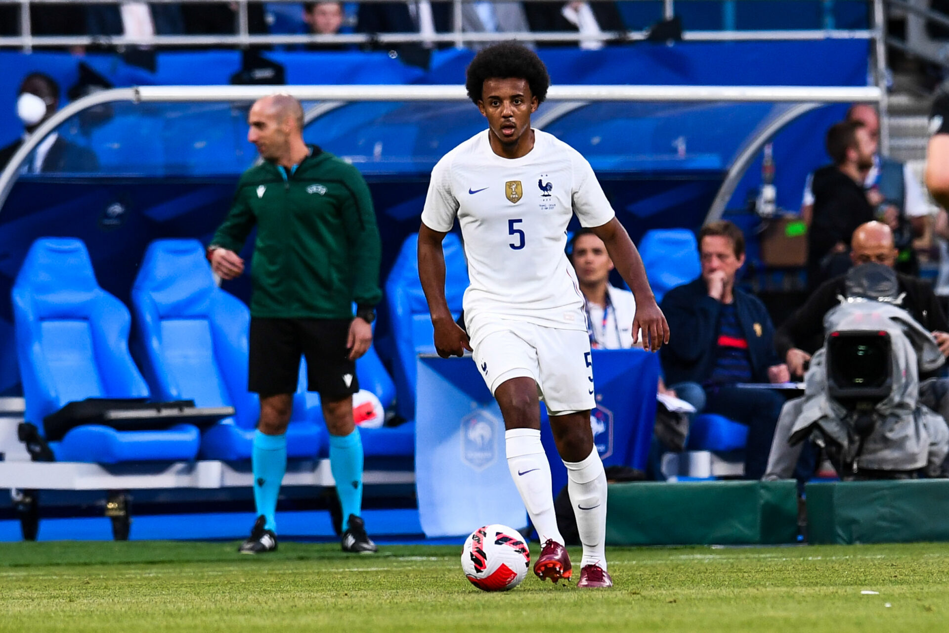 edf-barcelone-gros-coup-dur-pour-jules-kound-foot11