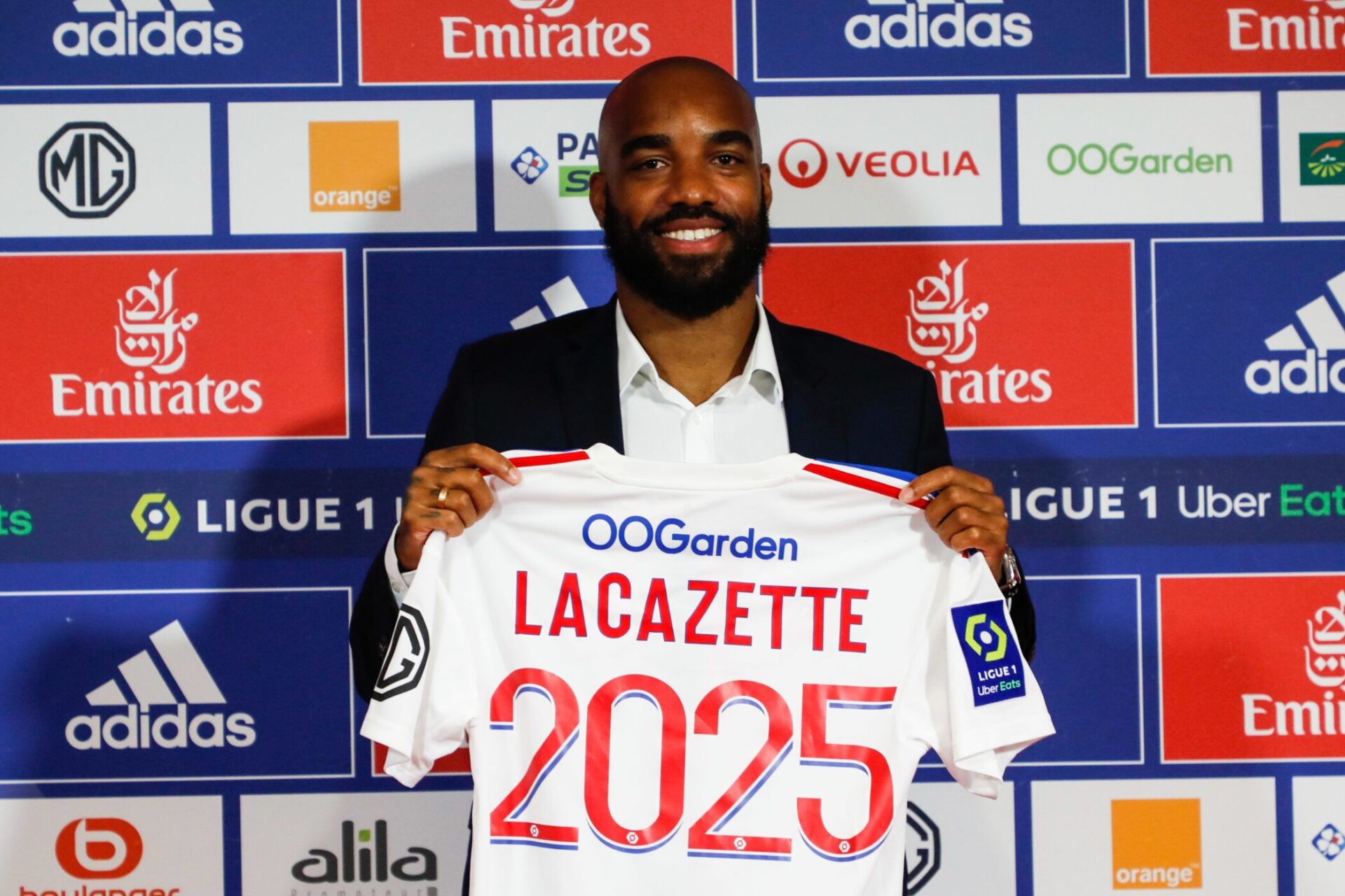 Lacazette a sign&eacute; pour trois ans avec les Gones (iconsport)