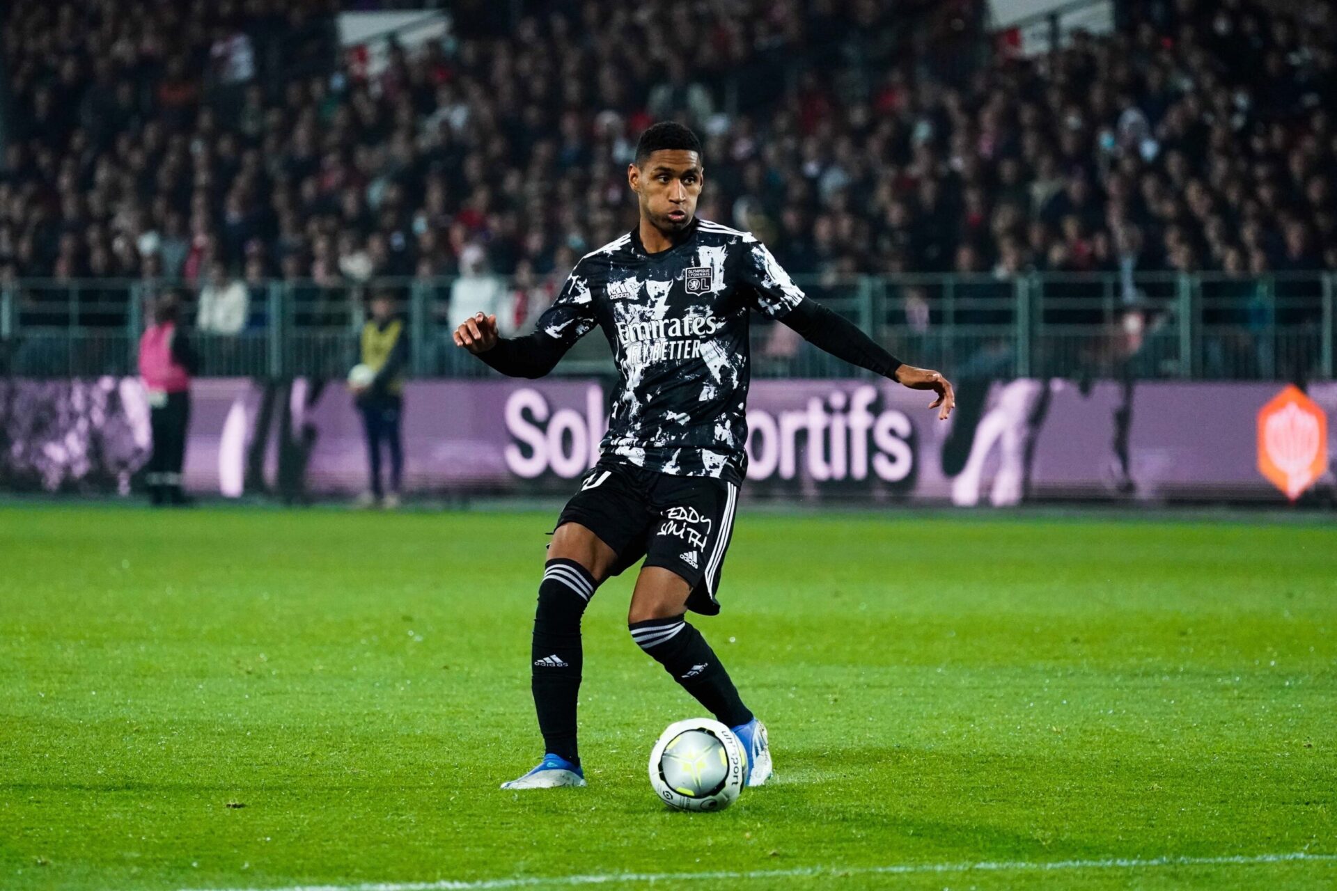 Tet&ecirc; avec le maillot de l'Olympique Lyonnais (Icon Sport)