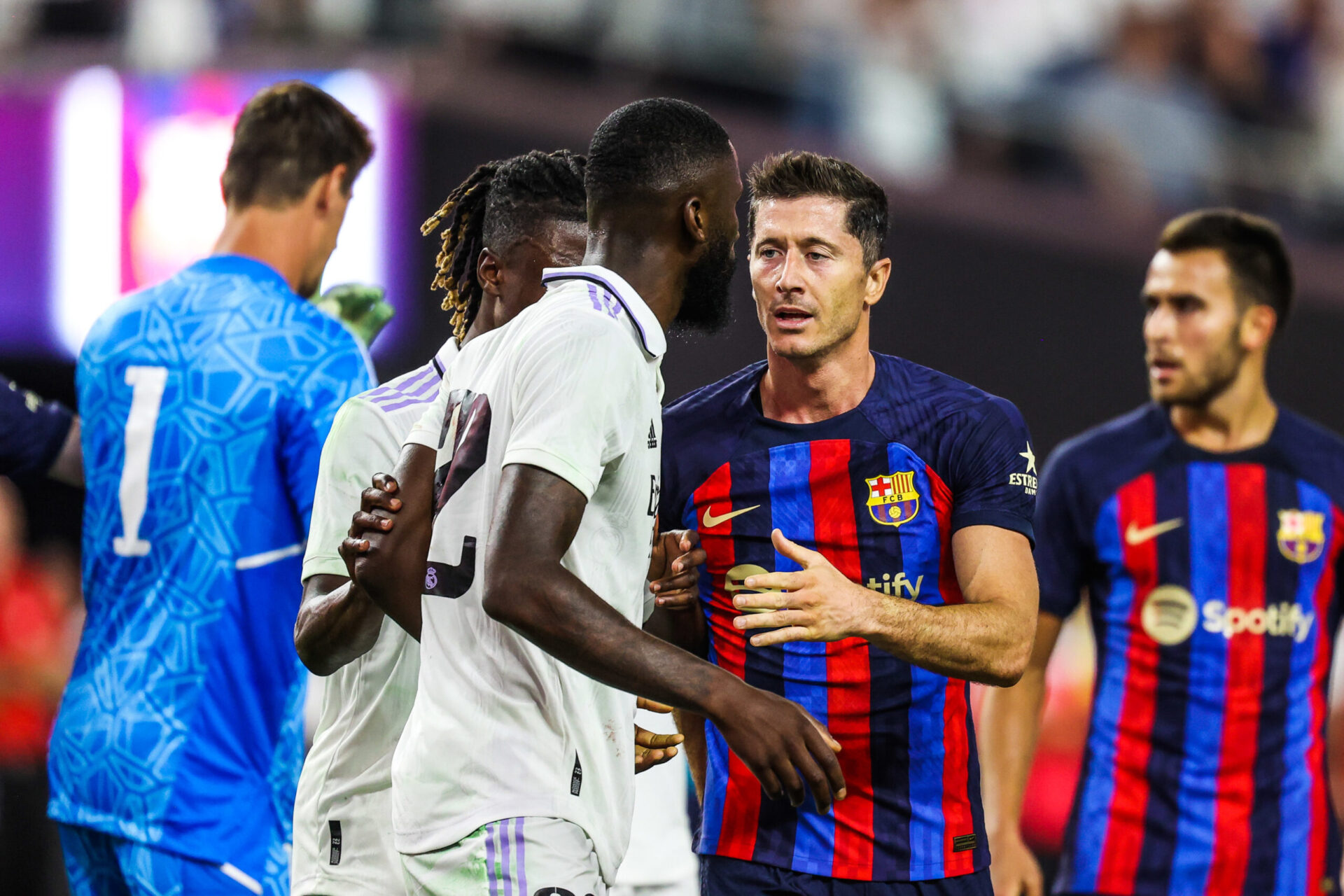 Robert Lewandowski, la nouvelle star du Bar&ccedil;a. Icon Sport