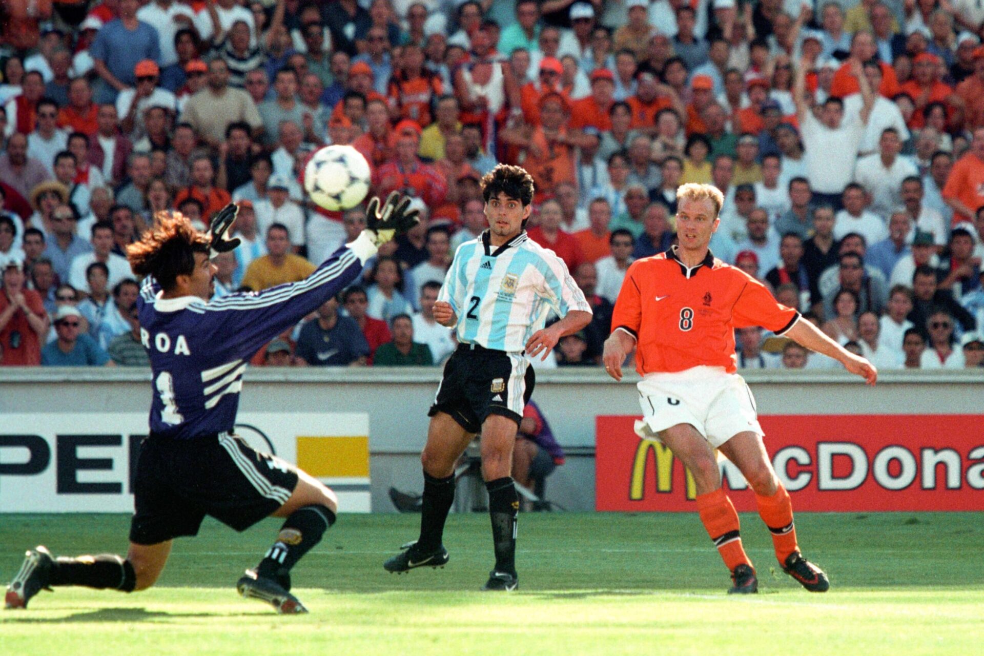 Dennis Bergkamp, auteur d'un but sublime contre l'Argentine lors de la Coupe du monde 1998. Icon Sport Dennis Bergkamp, auteur d'un but sublime contre l'Argentine lors de la Coupe du monde 1998. Icon Sport