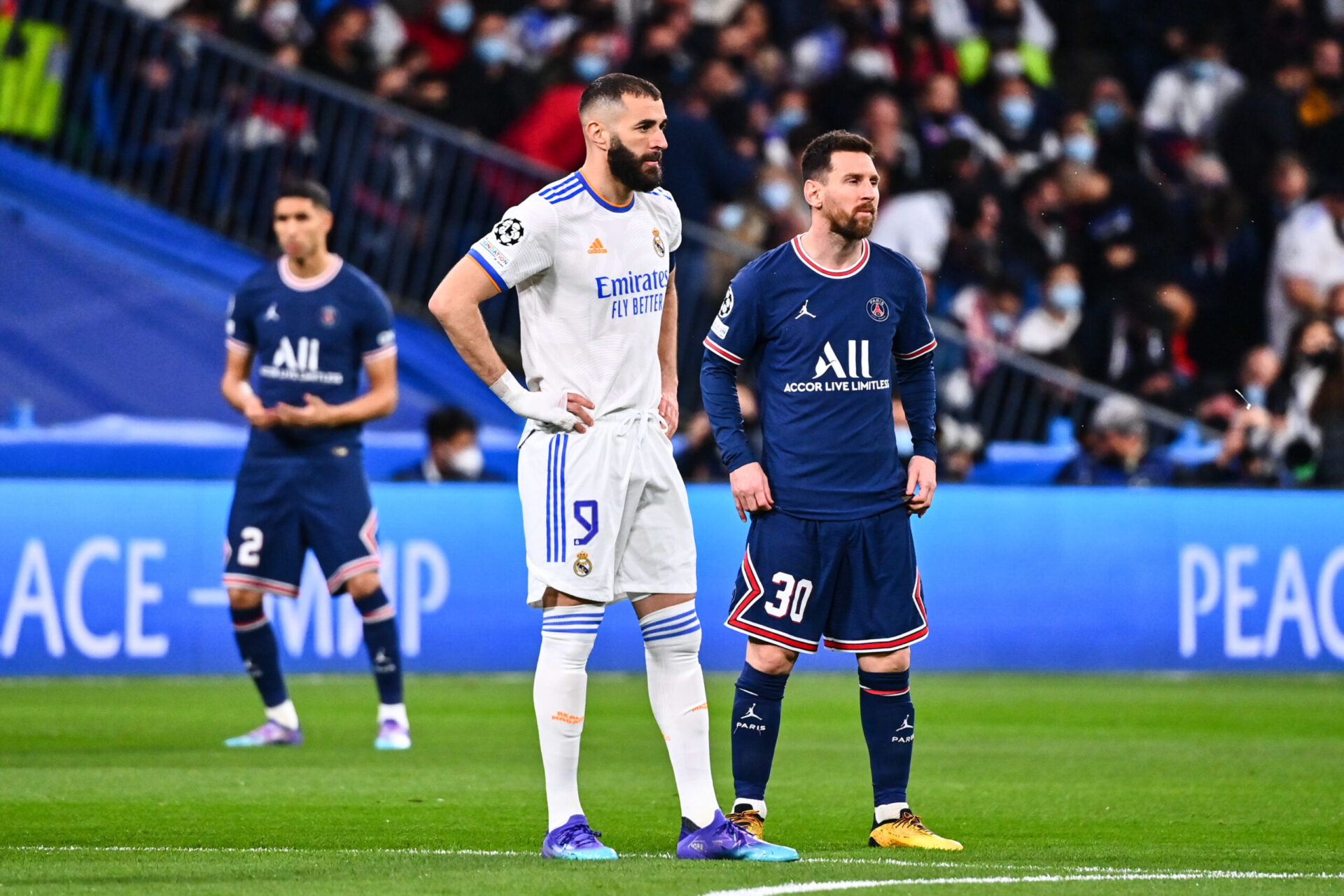 Karim Benzema et Lionel Messi lors de Real Madrid - PSG - Icon Sport Karim Benzema et Lionel Messi lors de Real Madrid - PSG - Icon Sport