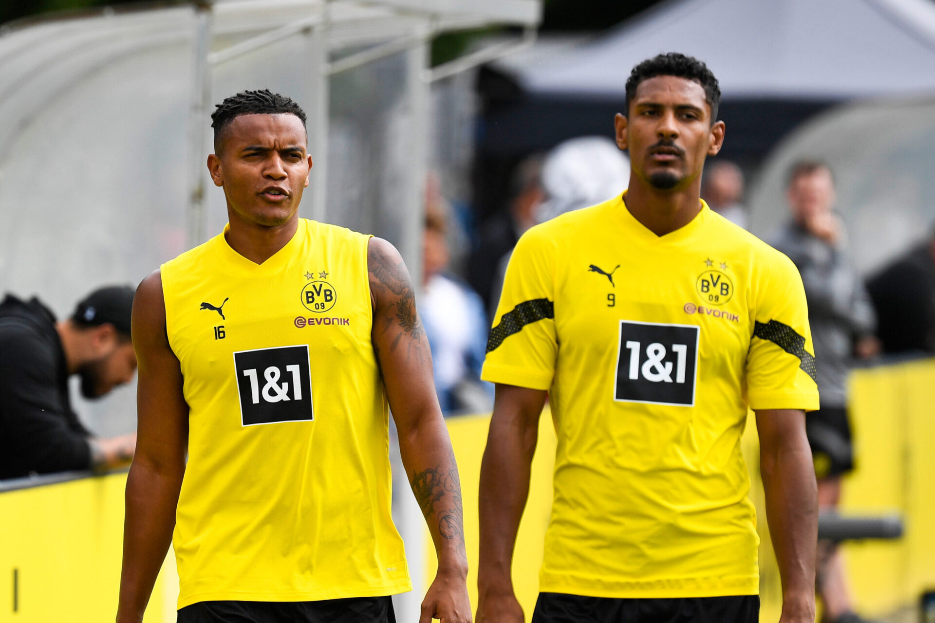 Manuel Akanji (&agrave; gauche), ici avec S&eacute;bastien Haller (Icon Sport)