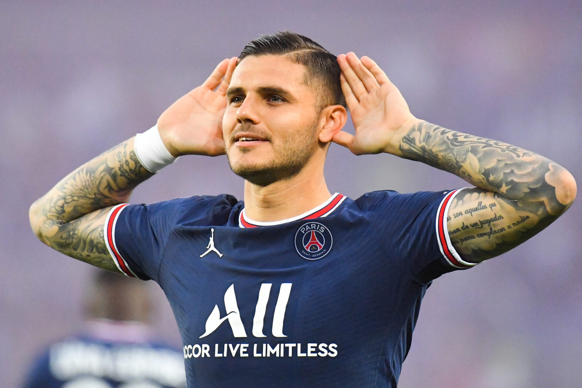 Mauro Icardi avec le maillot Rouge et Bleu. (Icon Sport)