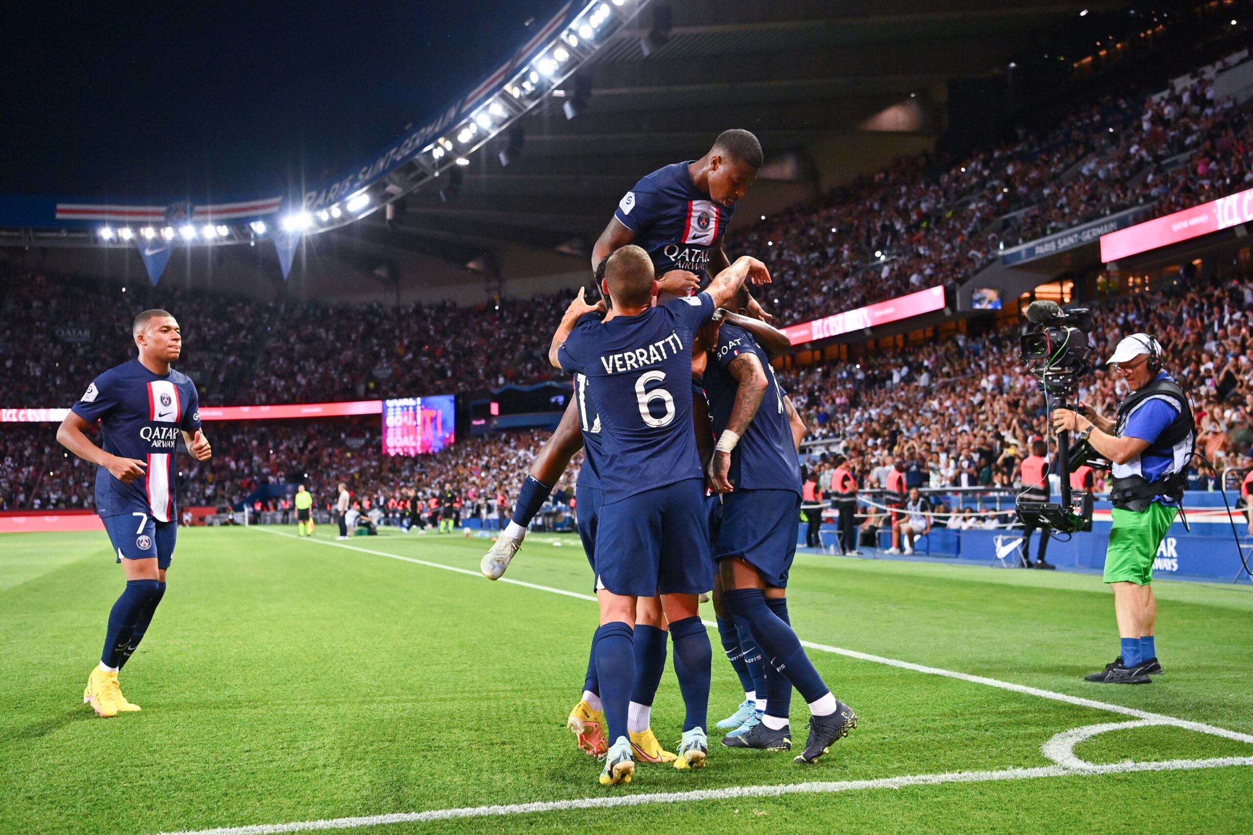 Paris marque à nouveau cinq buts !