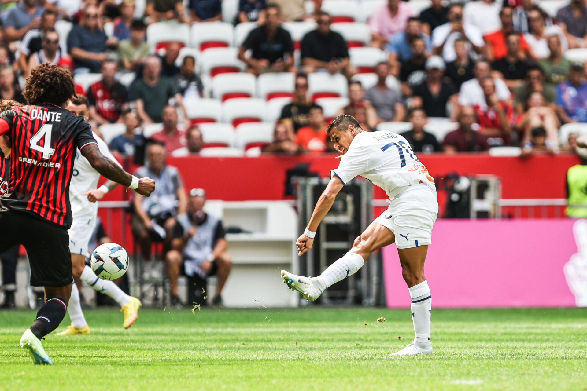 Alexis Sanchez et l'OM vont retrouver la Ligue des champions. (icon sport)
