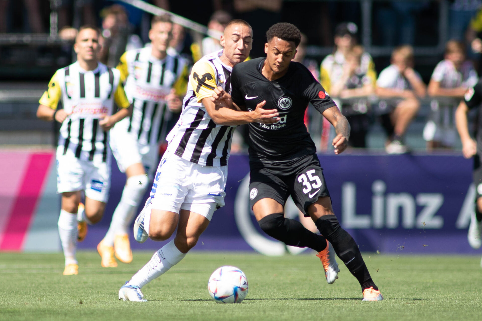 Marin Ljubičić face à l'Eintracht Frankfurt. (Icon Sport) Marin Ljubičić face à l'Eintracht Frankfurt. (Icon Sport)