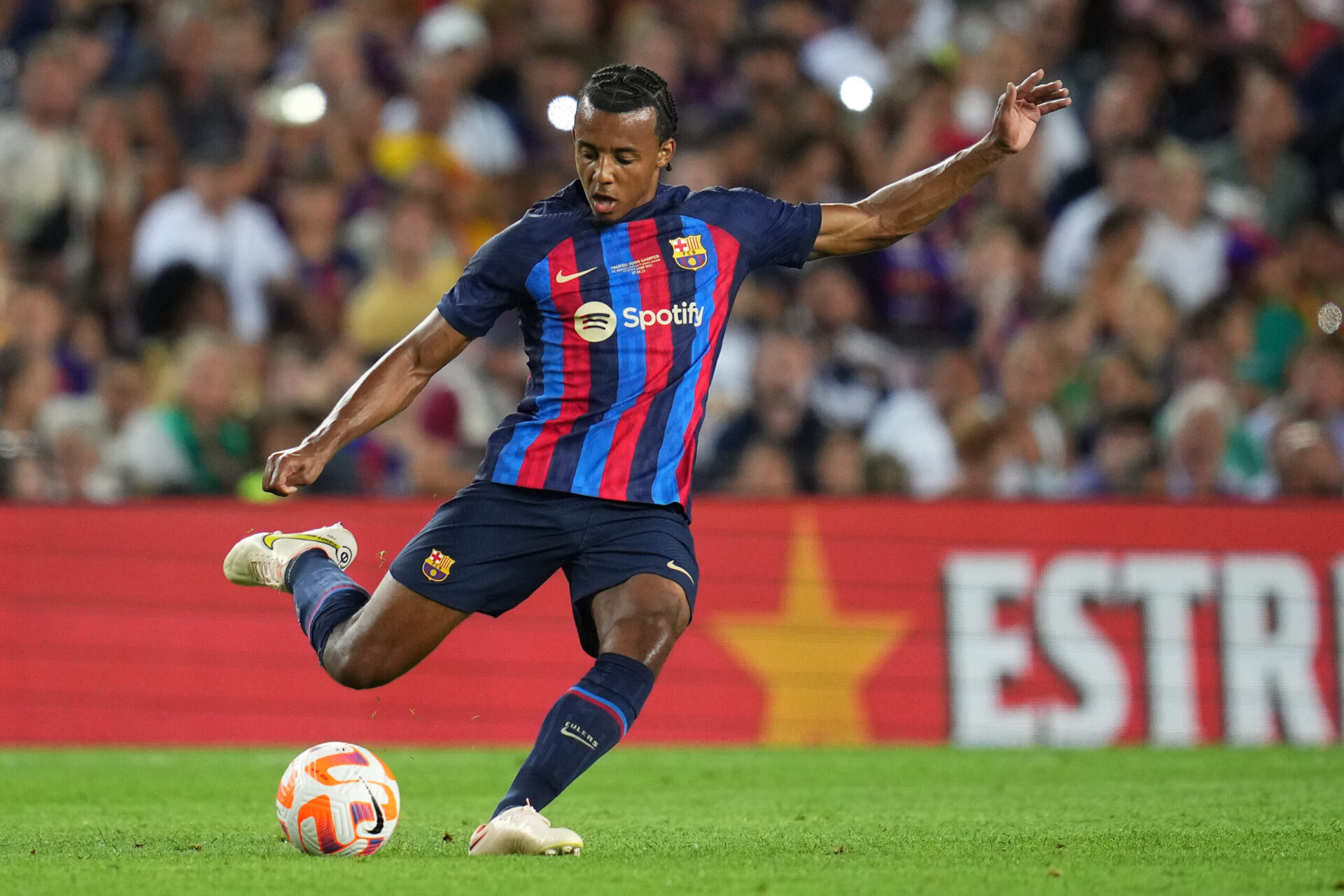 Jules Kound&eacute; ne peut toujours pas jouer avec le Bar&ccedil;a. Icon Sport