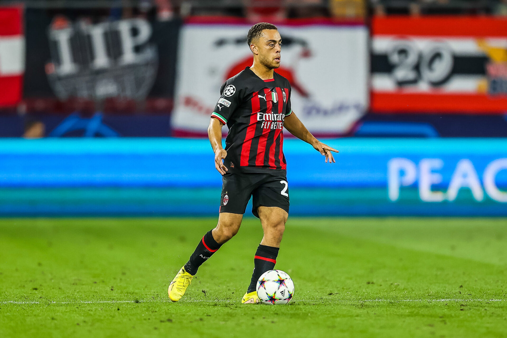 Sergino Dest avec le maillot de l'AC Milan (Icon Sport)