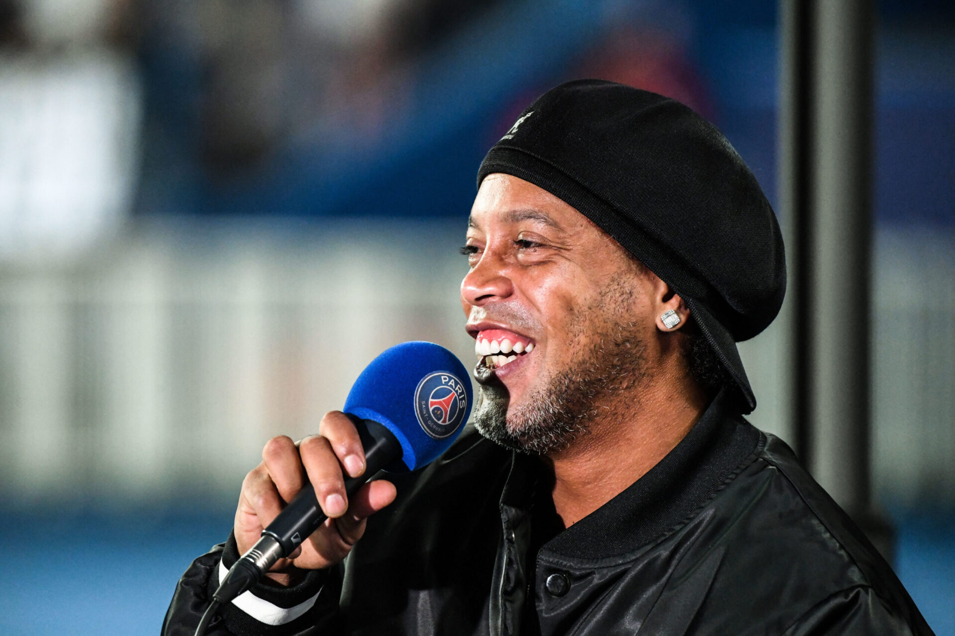 PSG : Ronaldinho aurait aimé rester plus longtemps à Paris