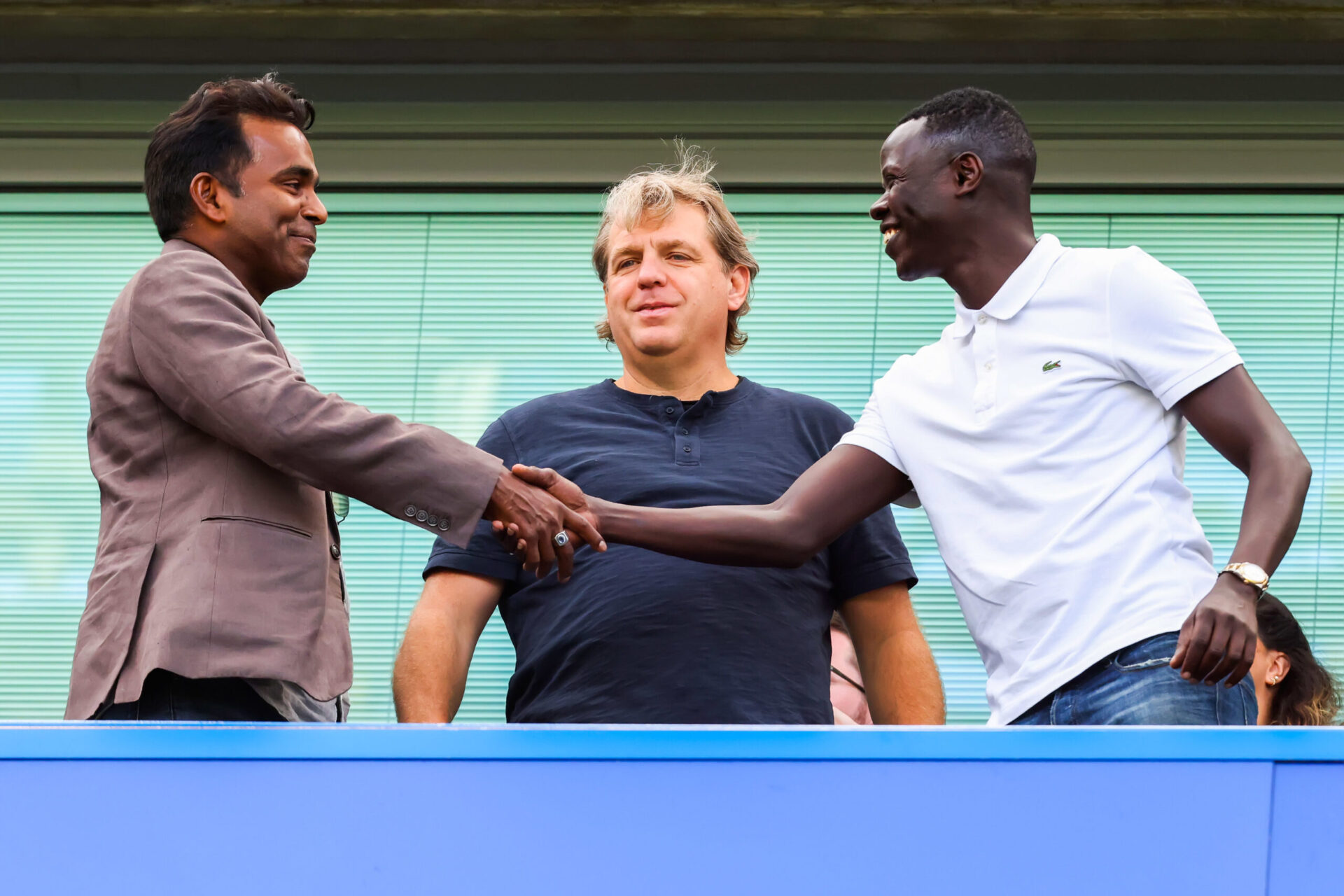 Todd Boehly (au centre), est le pr&eacute;sident de Chelsea. (Icon Sport)