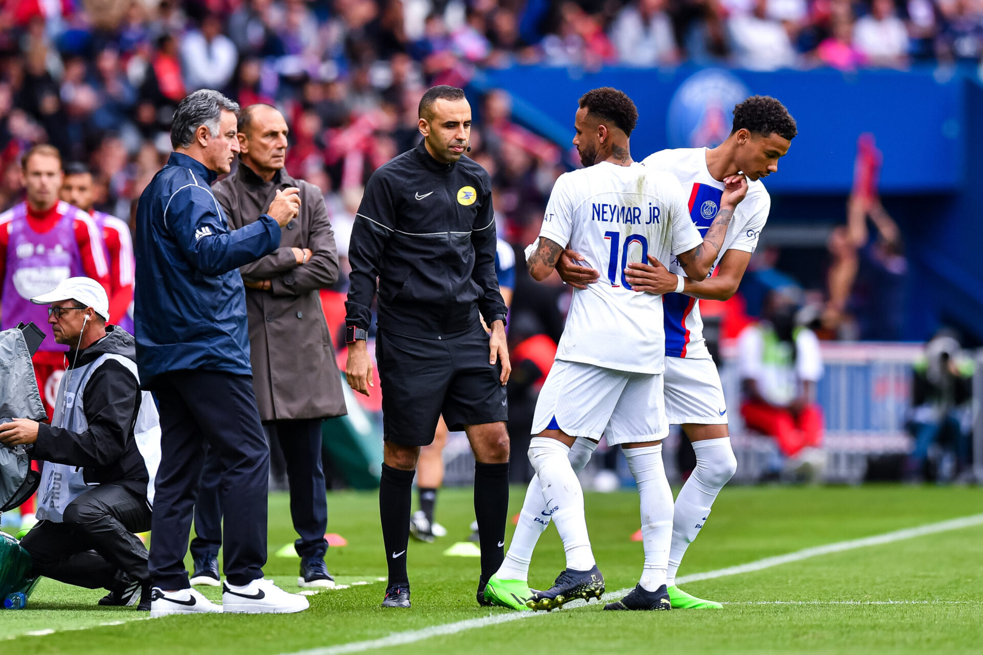 Neymar sort, Ekitike entre (Icon Sport) Neymar sort, Ekitike entre (Icon Sport)