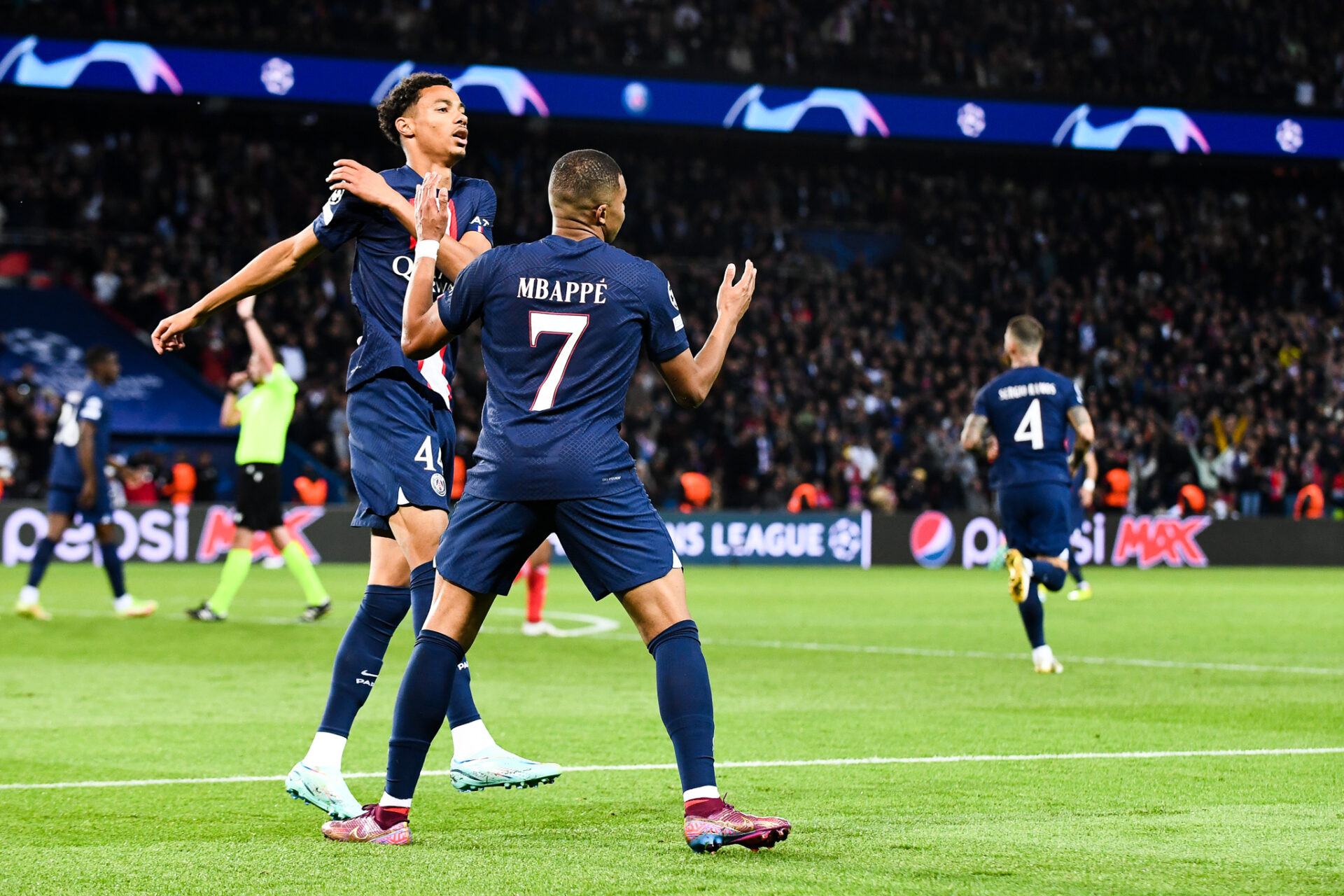 Hugo Ekitike et Kylian Mbapp&eacute; (Icon Sport)