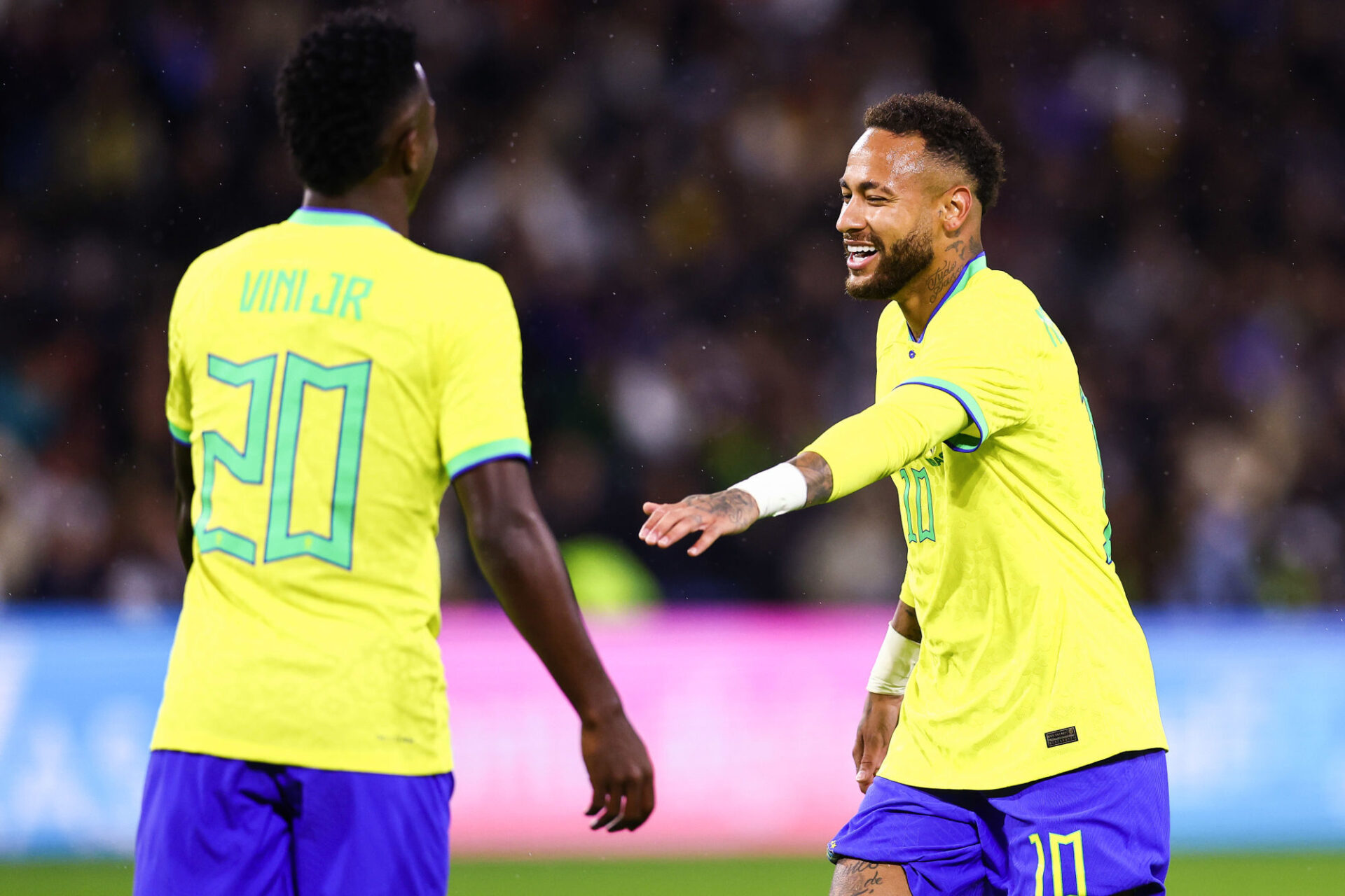 Vinicius (à gauche) et Neymar (à droite) sous les couleurs du Brésil (Icon Sport)