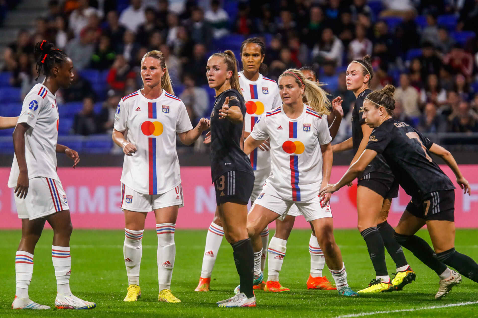 L'équipe féminine de l'OL a volé en éclats face à Arsenal (Icon Sport) L'équipe féminine de l'OL a volé en éclats face à Arsenal (Icon Sport)