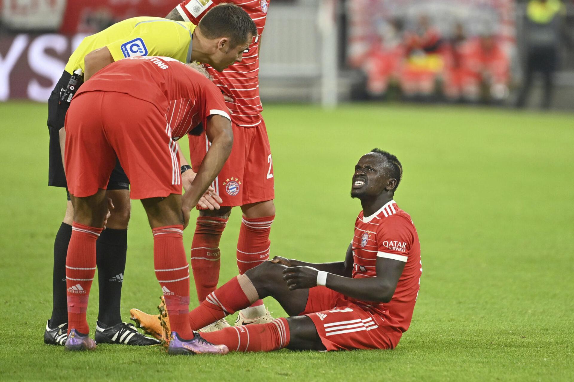 Sadio Mané s'est blessé au genou lors du match de Bundesliga entre le Bayern Munich et le Werder Brême (iconsport) Sadio Mané s'est blessé au genou lors du match de Bundesliga entre le Bayern Munich et le Werder Brême (iconsport)