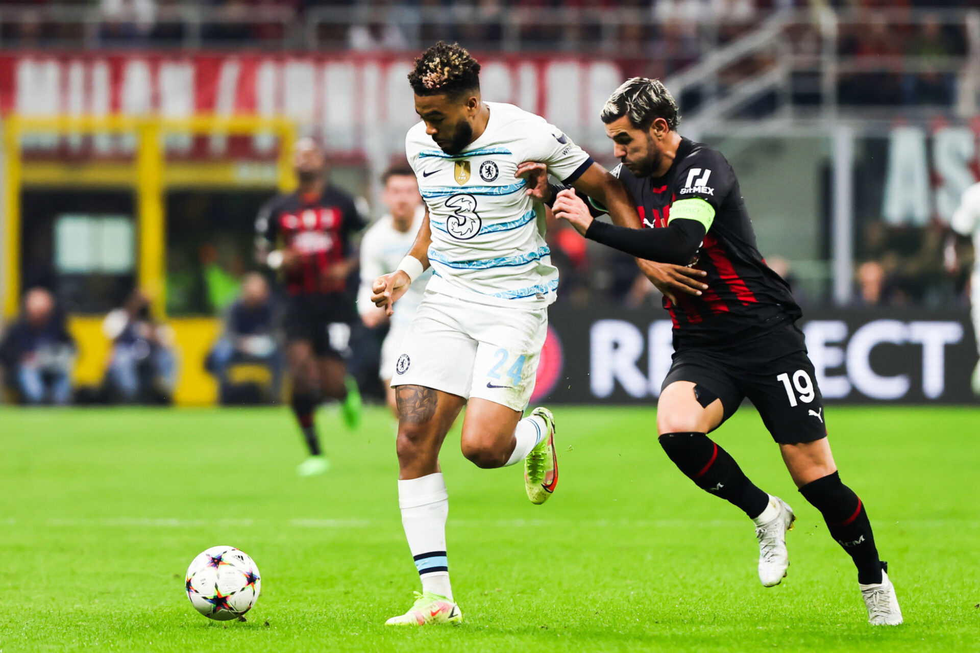 Reece James s'est bless&eacute; au genou lors du match de Ligue des Champions entre Chelsea et l'AC Milan, le 11 octobre dernier (iconsport)