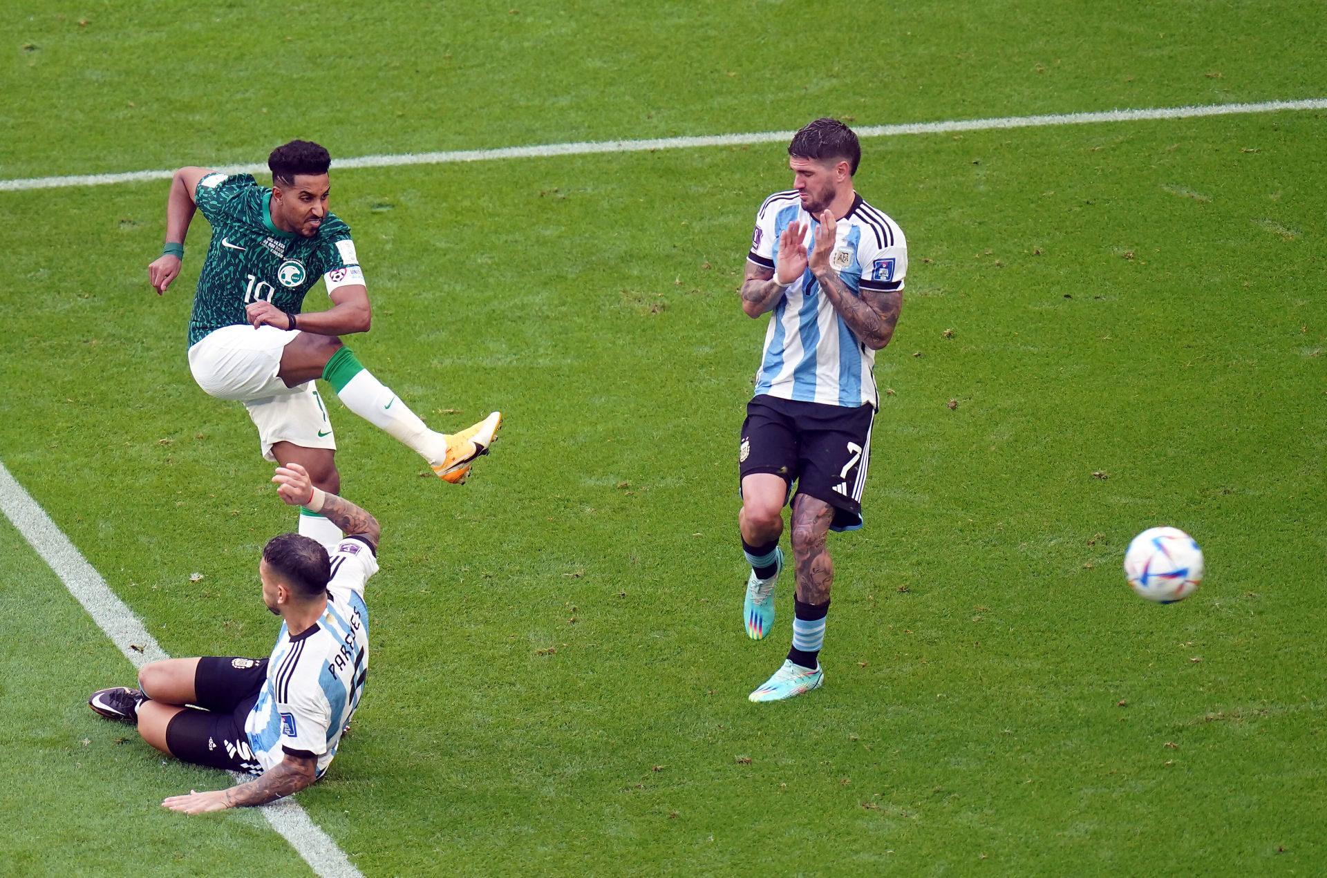 Al-Dawsari fait trembler l'Argentine avec une frappe incroyable (Icon Sport)