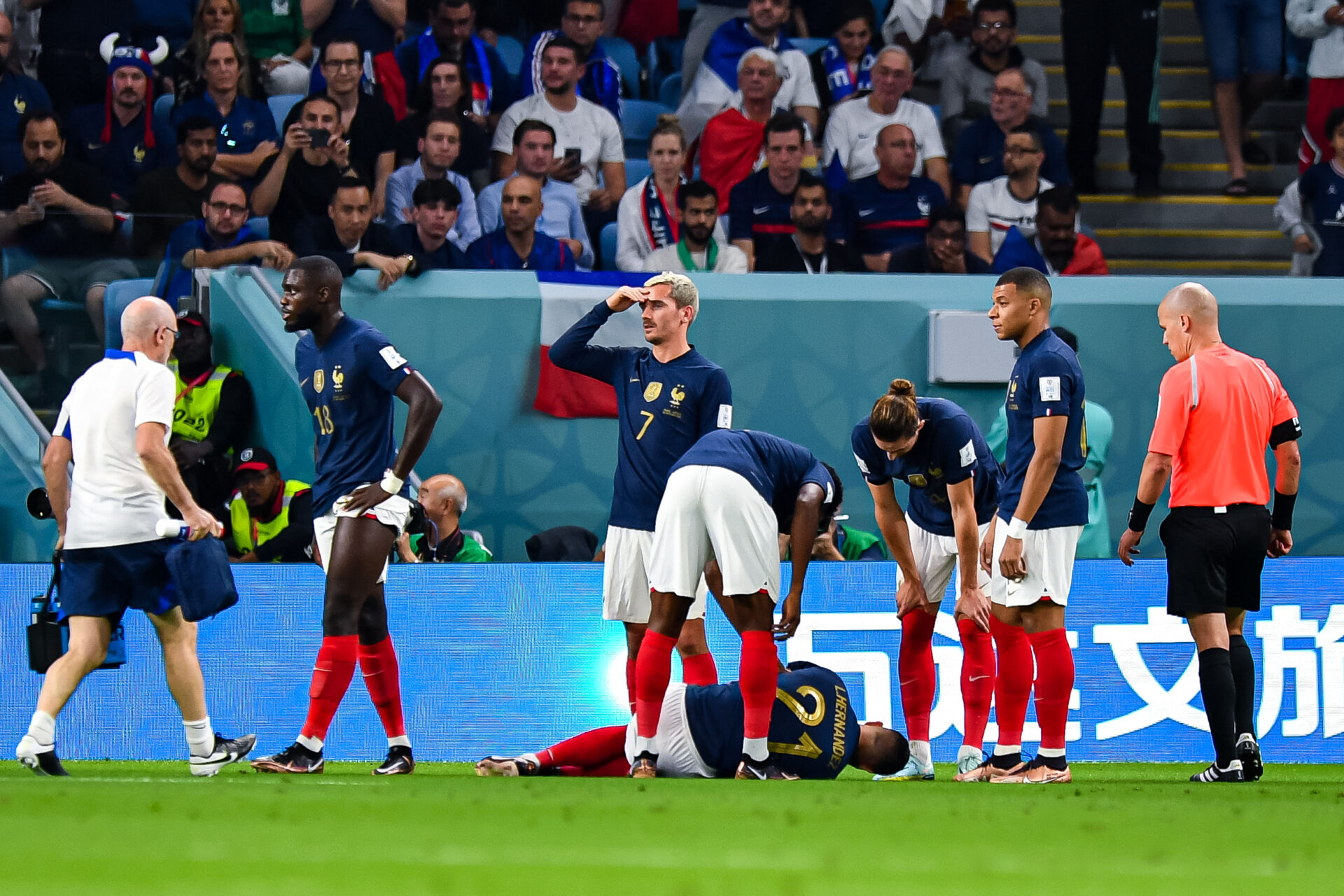 Les Bleus doivent d&eacute;sormais faire avec un seul lat&eacute;ral gauche, Th&eacute;o Hernandez (Icon Sport)