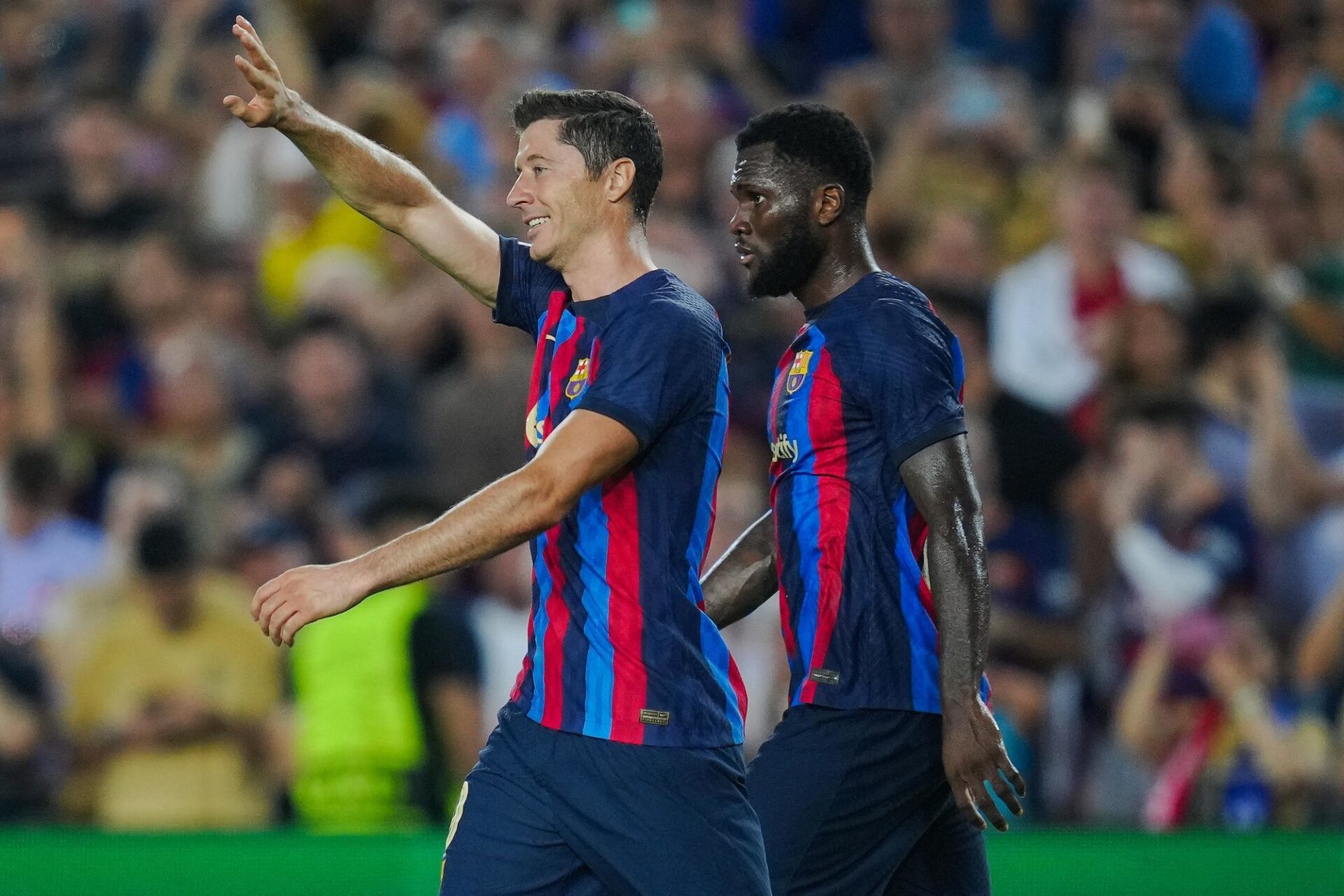Franck Kessi&eacute; (&agrave; droite) avec Robert Lewandowski sous les couleurs du FC Barcelone (Icon Sport)