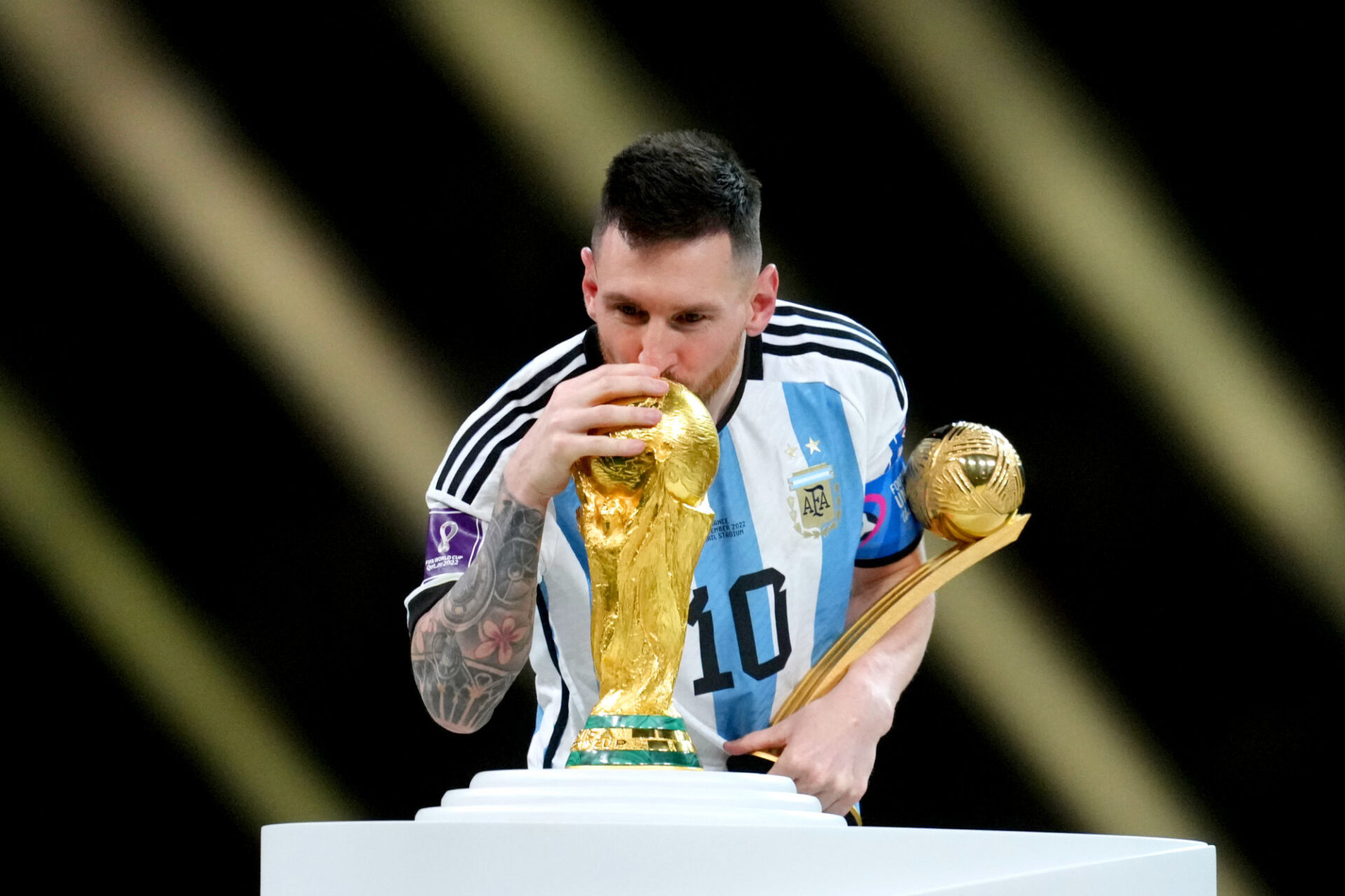 Lionel Messi a naturellement été félicité par le PSG après sa Coupe du monde (Icon Sport) Lionel Messi a naturellement été félicité par le PSG après sa Coupe du monde (Icon Sport)