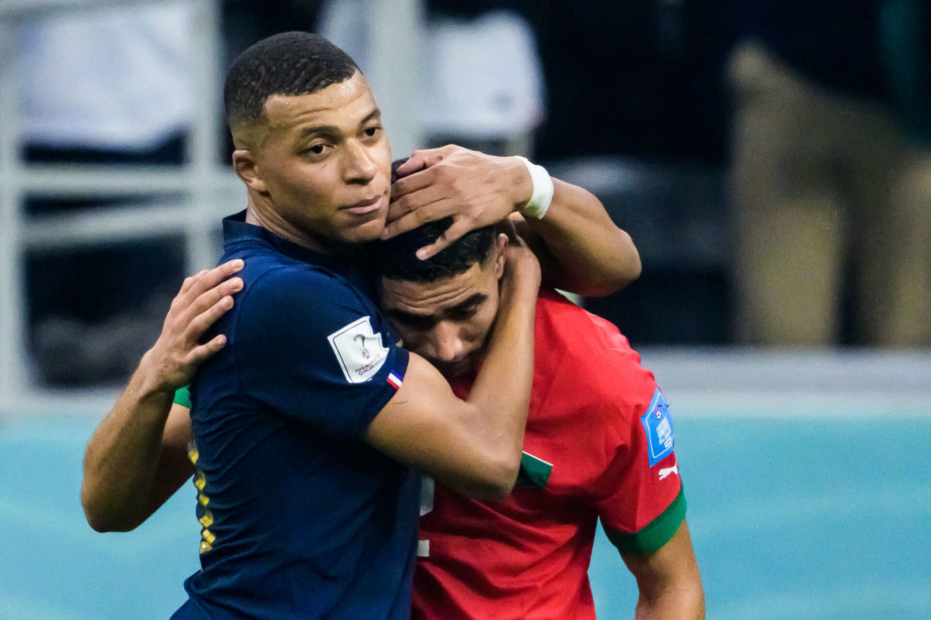 Kylian Mbapp&eacute; et Achraf Hakimi apr&egrave;s France - Maroc en CDM (Icon Sport)