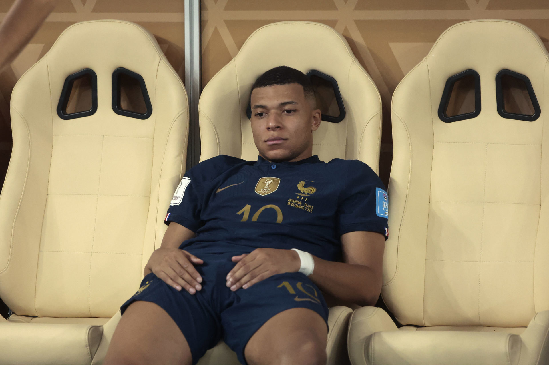 Kylian Mbapp&eacute; tr&egrave;s d&eacute;&ccedil;u apr&egrave;s la d&eacute;faite de l'&eacute;quipe de France face &agrave; l'Argentine en finale de la Coupe du monde (Icon Sport)
