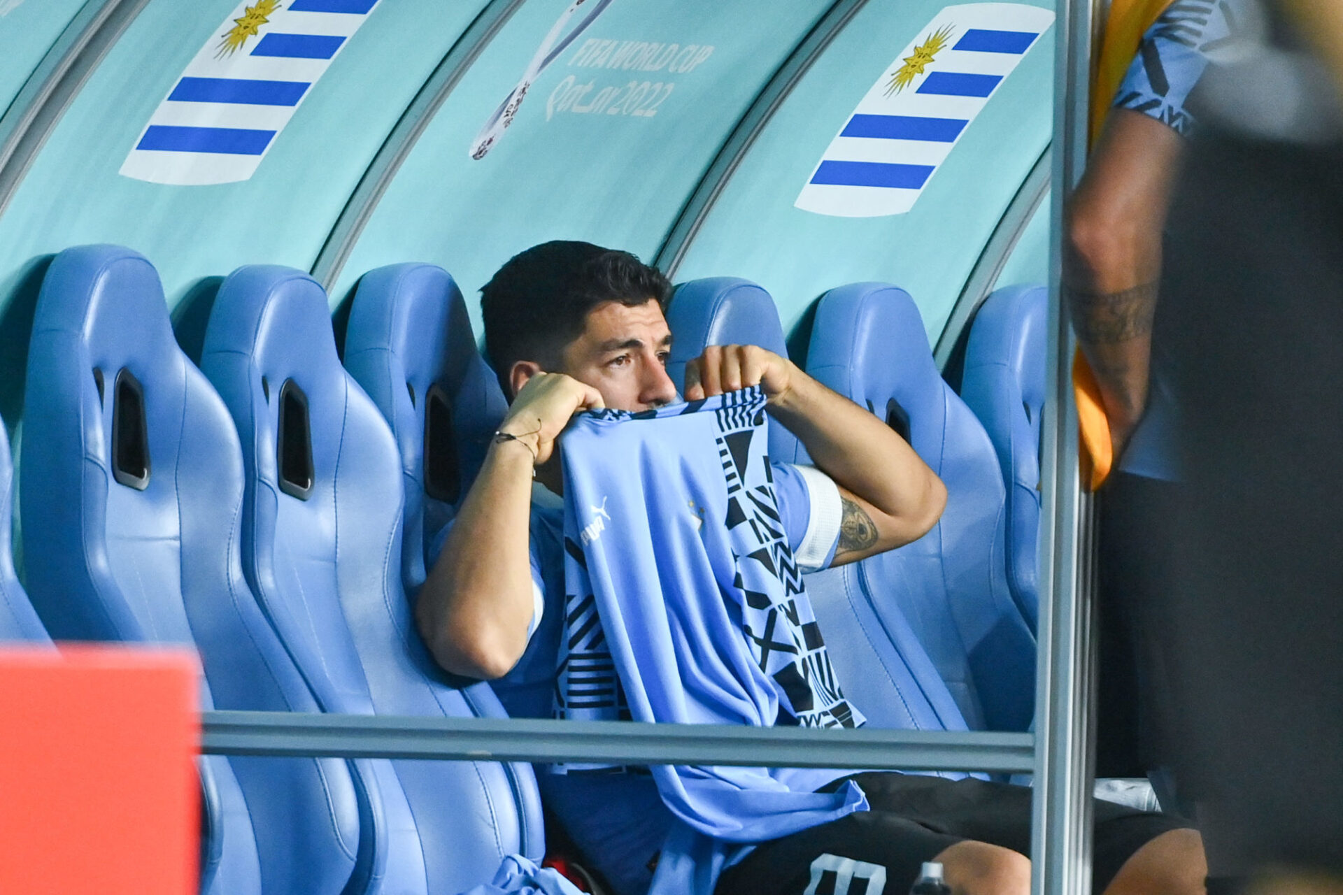 Luis Suarez a fondu en larmes apr&egrave;s avoir appris l'&eacute;limination de l'Uruguay (Icon Sport)