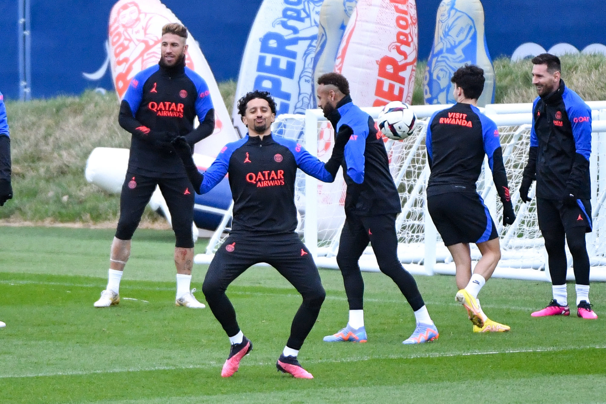 Marquinhos et les joueurs du PSG se sont entra&icirc;n&eacute;s &agrave; leur arriv&eacute;e &agrave; Doha, mercredi (Icon Sport)