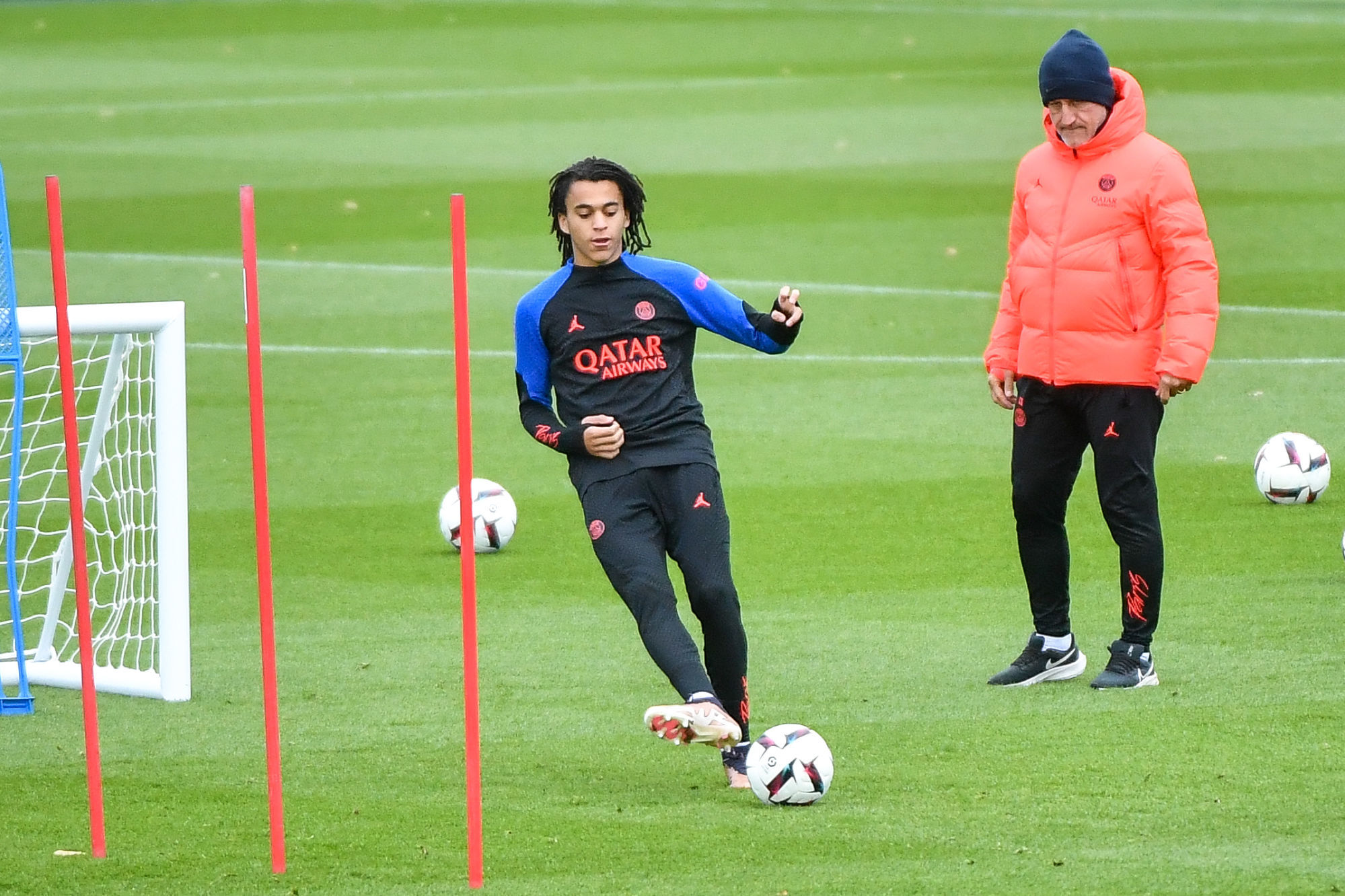 Le PSG surveille ses jeunes, comme ici Christophe Galtier avec Ethan Mbapp&eacute;, le fr&egrave;re de Kylian (Icon Sport)