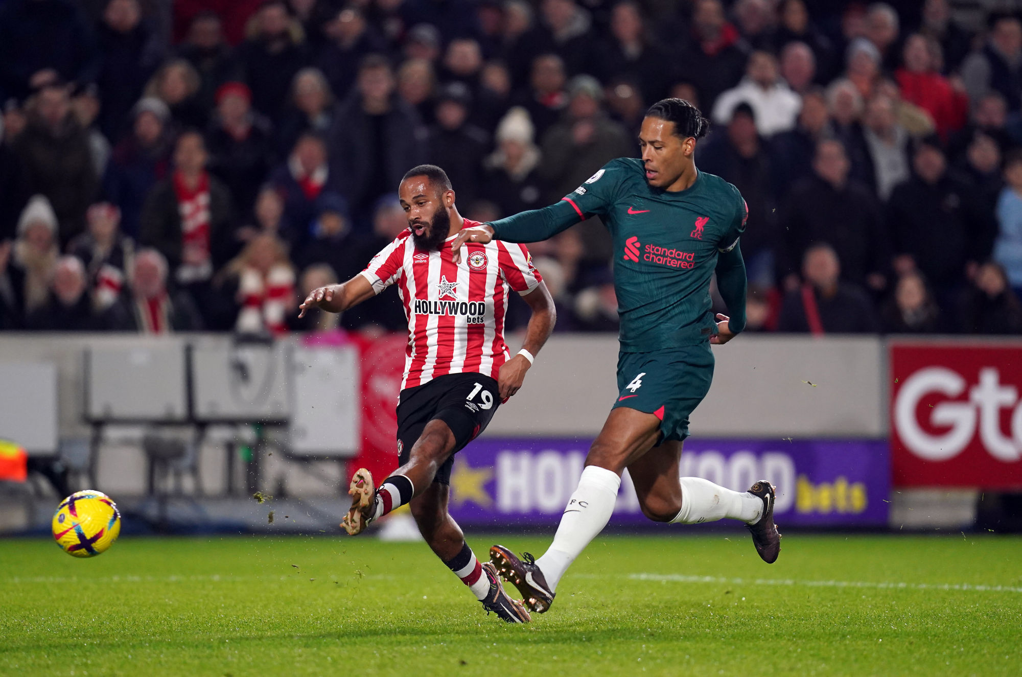 Virgil van Dijk s'est bless&eacute; &agrave; la cuisse lors du match entre Liverpool et Brentford (Icon Sport)
