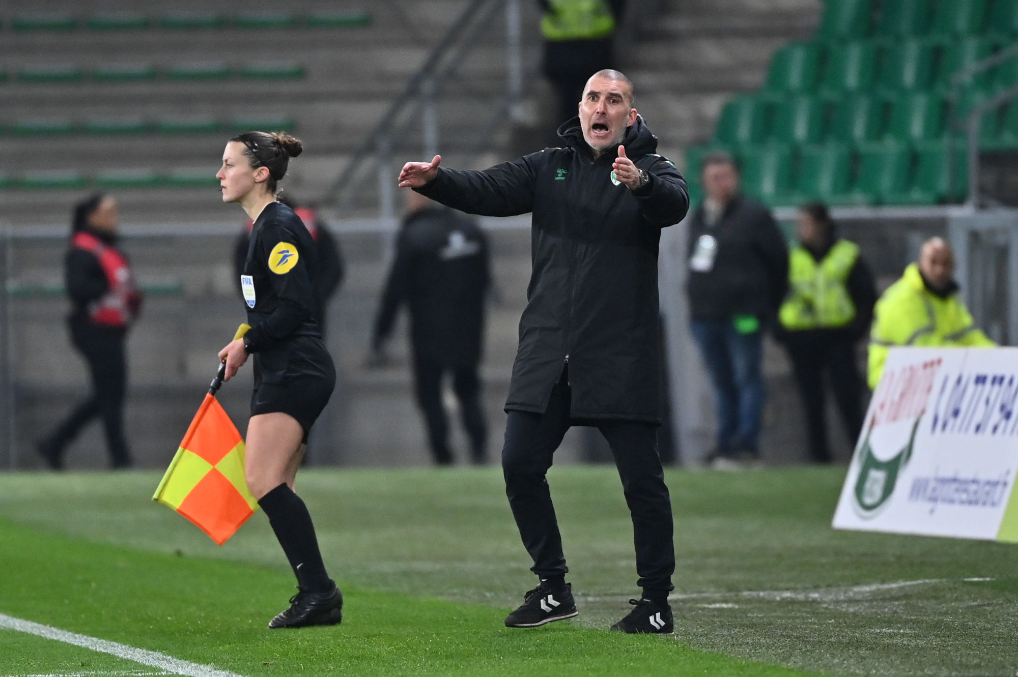 Laurent Batlles, l'entra&icirc;neur de l'AS Saint-Etienne, lors du match de Ligue 2 face &agrave; Niort (Icon Sport)