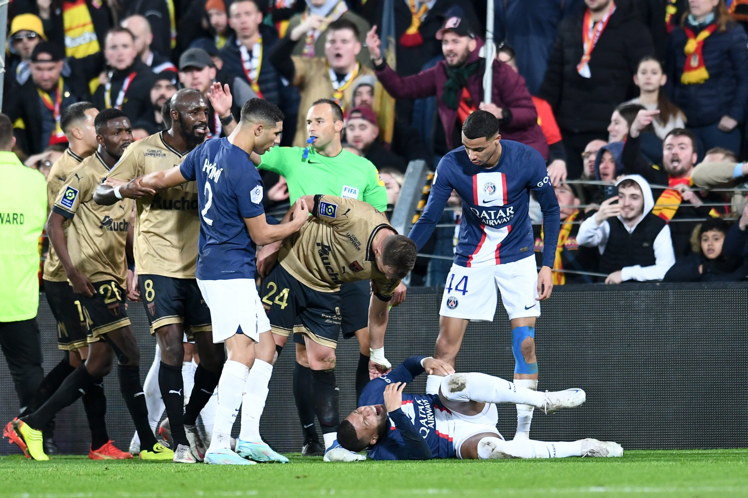 Gradit est vite allé s'excuser après avoir taclé Mbappé en retard (Icon Sport) Gradit est vite allé s'excuser après avoir taclé Mbappé en retard (Icon Sport)